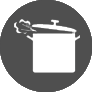 Casseroles et poêles cuisent des aliments.