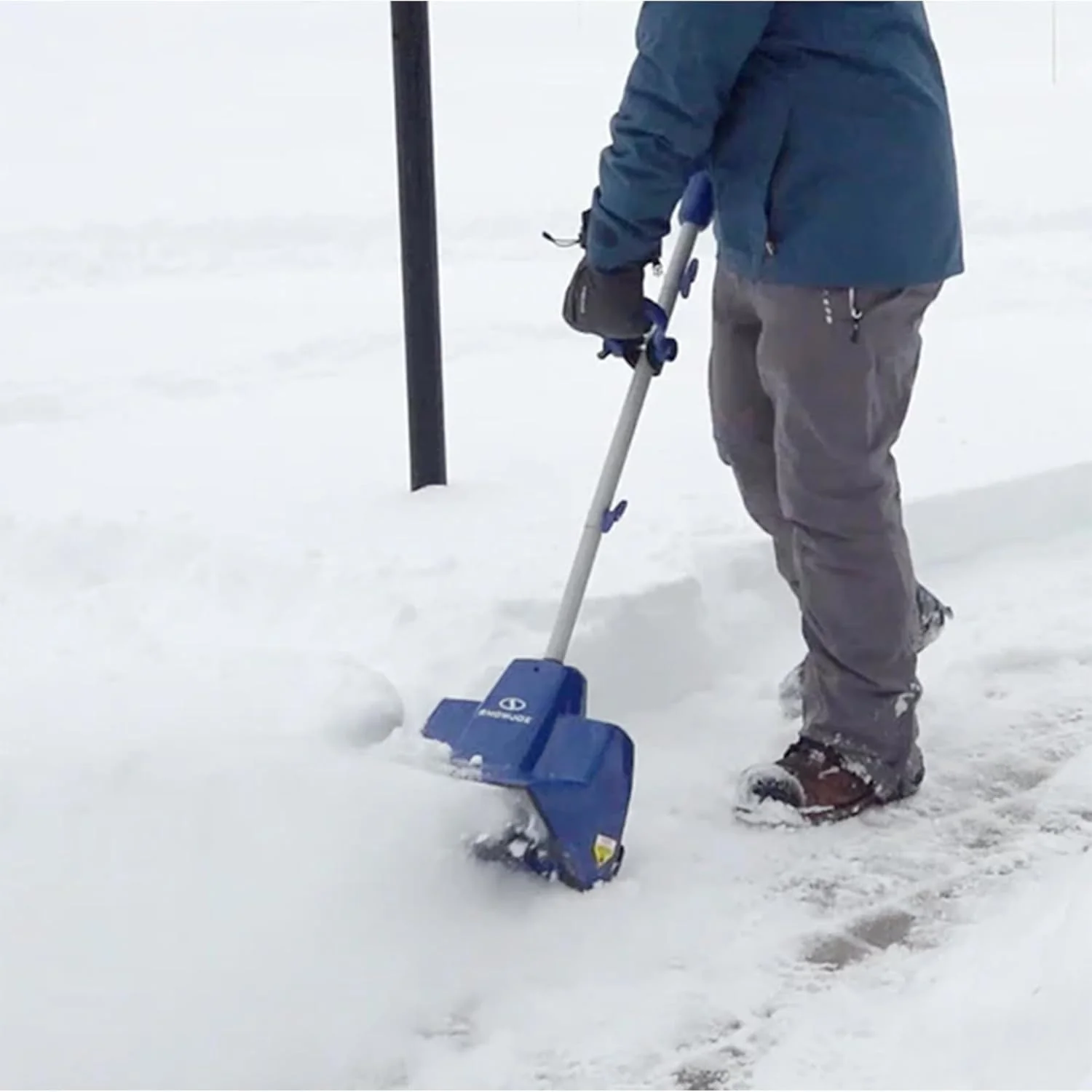 Snow Joe Cordless Electric Snow Shovel Kit 24V 4Ah Battery, Charger, 11in Clearing Width, 400W - 24V-SS11 - Image 7 Snow Joe Cordless Electric Snow Shovel Kit 24V 4Ah Battery, Charger, 11in Clearing Width, 400W - 24V-SS11 - Image 7