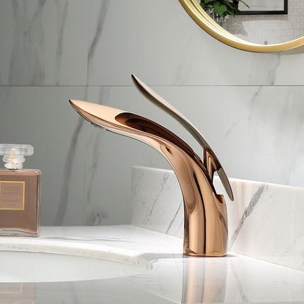 AquaGrace - Stijlvolle Gebogen Wastafelkraan - Moderne Design Kraan voor Badkamer