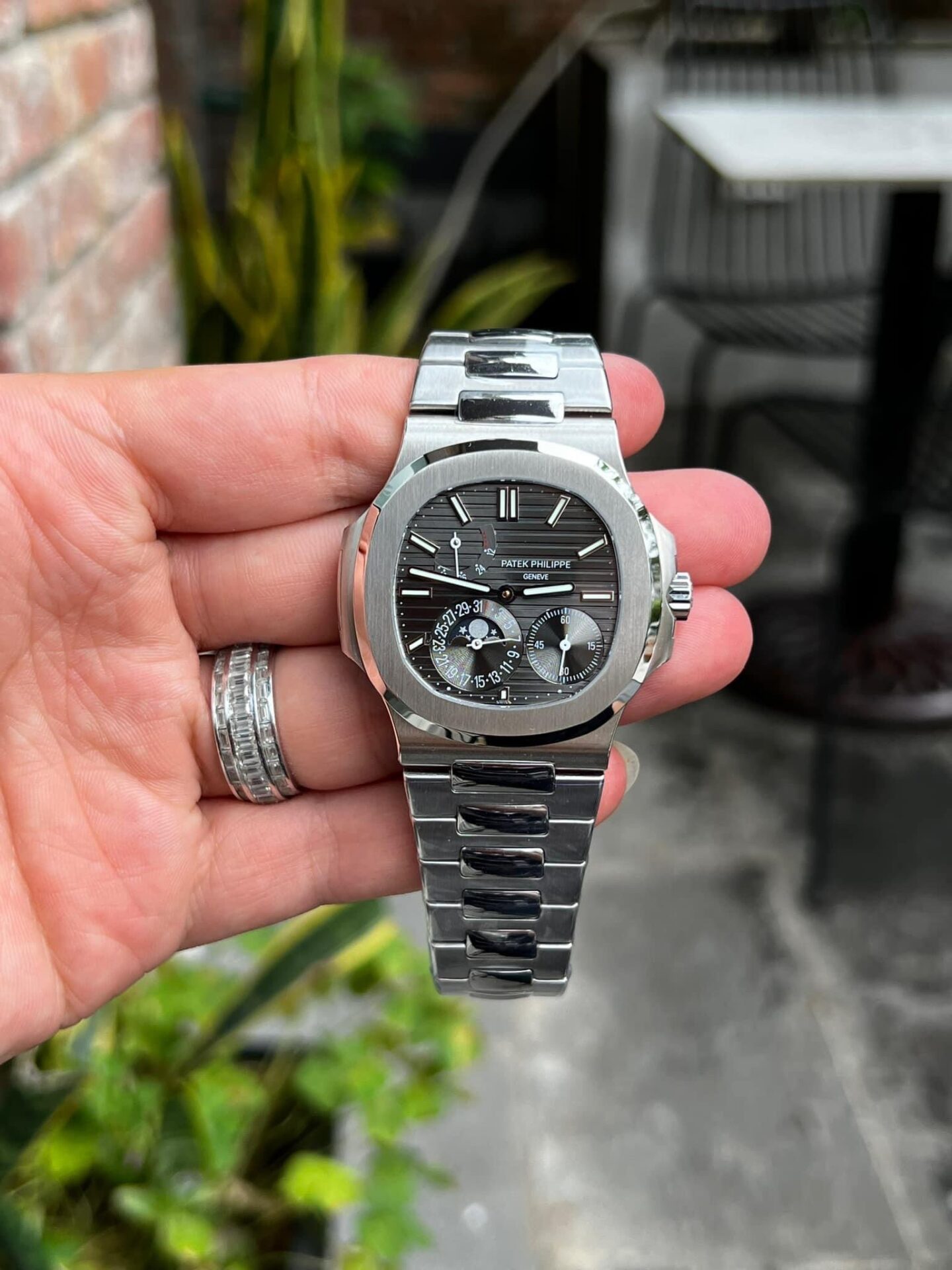 Patek Philippe Replica Watch Nautilus 5712 Metal Strap Gray Dial Factory GR 40mm - Elite Watch Atelier