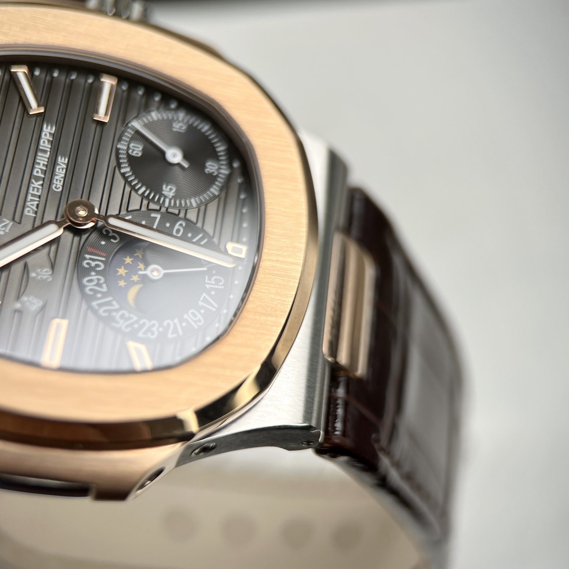 Patek Philippe Replica Watch Nautilus 5712 Demi Rose Gold GR Factory 40mm - Top club