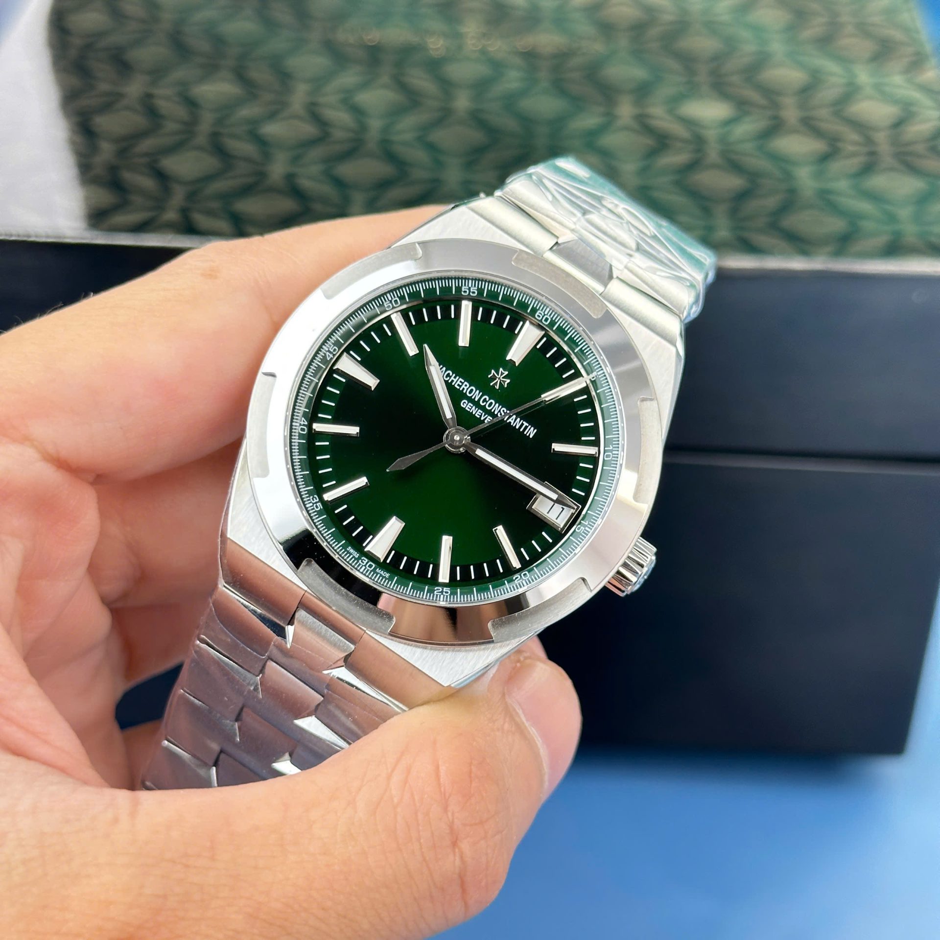 Vacheron Constantin Overseas 4500V Replica High-class Watch Green Dial PPF Factory 41mm - Elite Watch Atelier