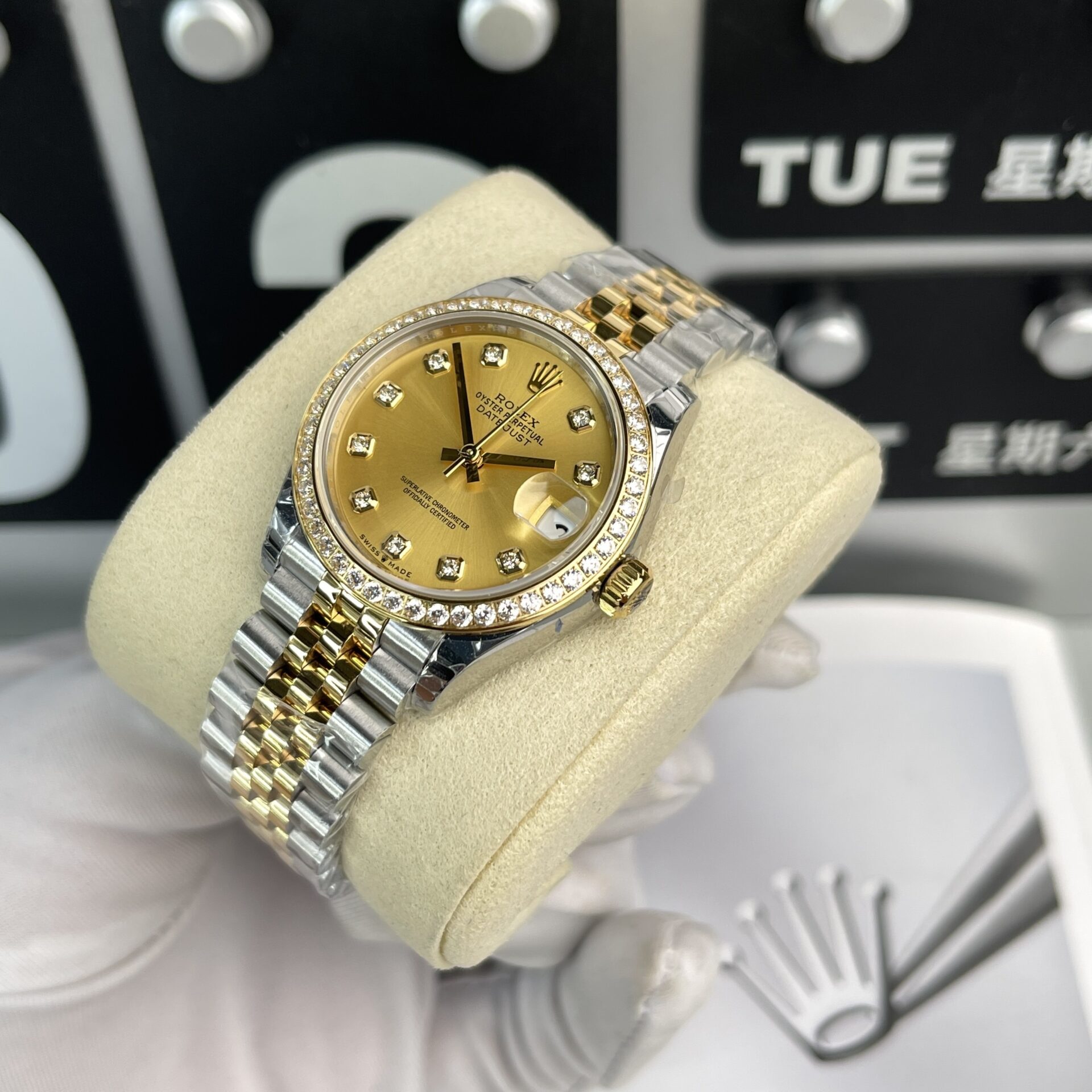 Rolex DateJust Women s Replica Watch With Stone Bezel Champagne Dial EW Factory 31mm - Top club