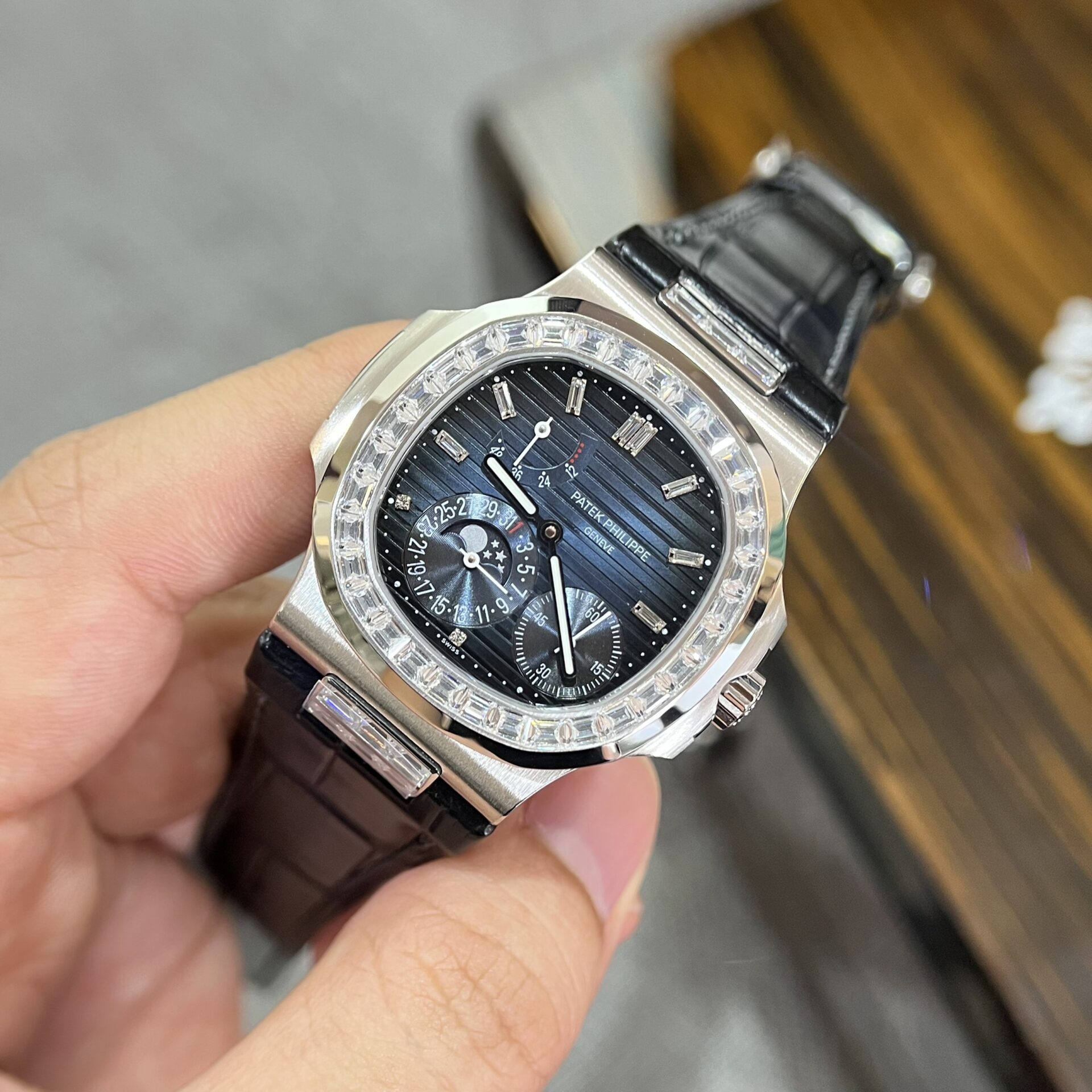 Patek Philippe Nautilus 5724G Replica 1:1 Watch Blue Dial GF Factory 40mm - Top club