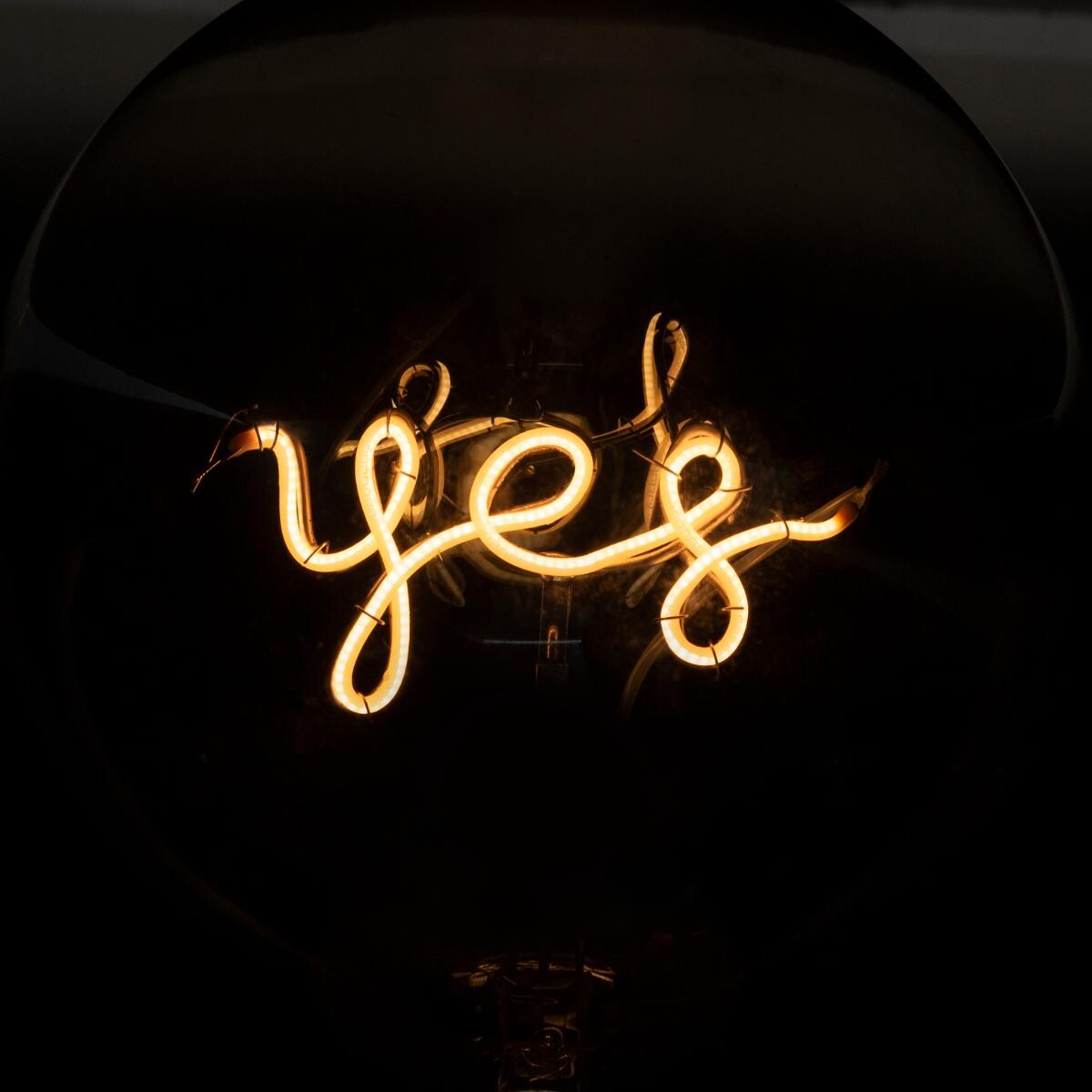 LED bulb "Yes" Amber Yes, D.13 cm, E27