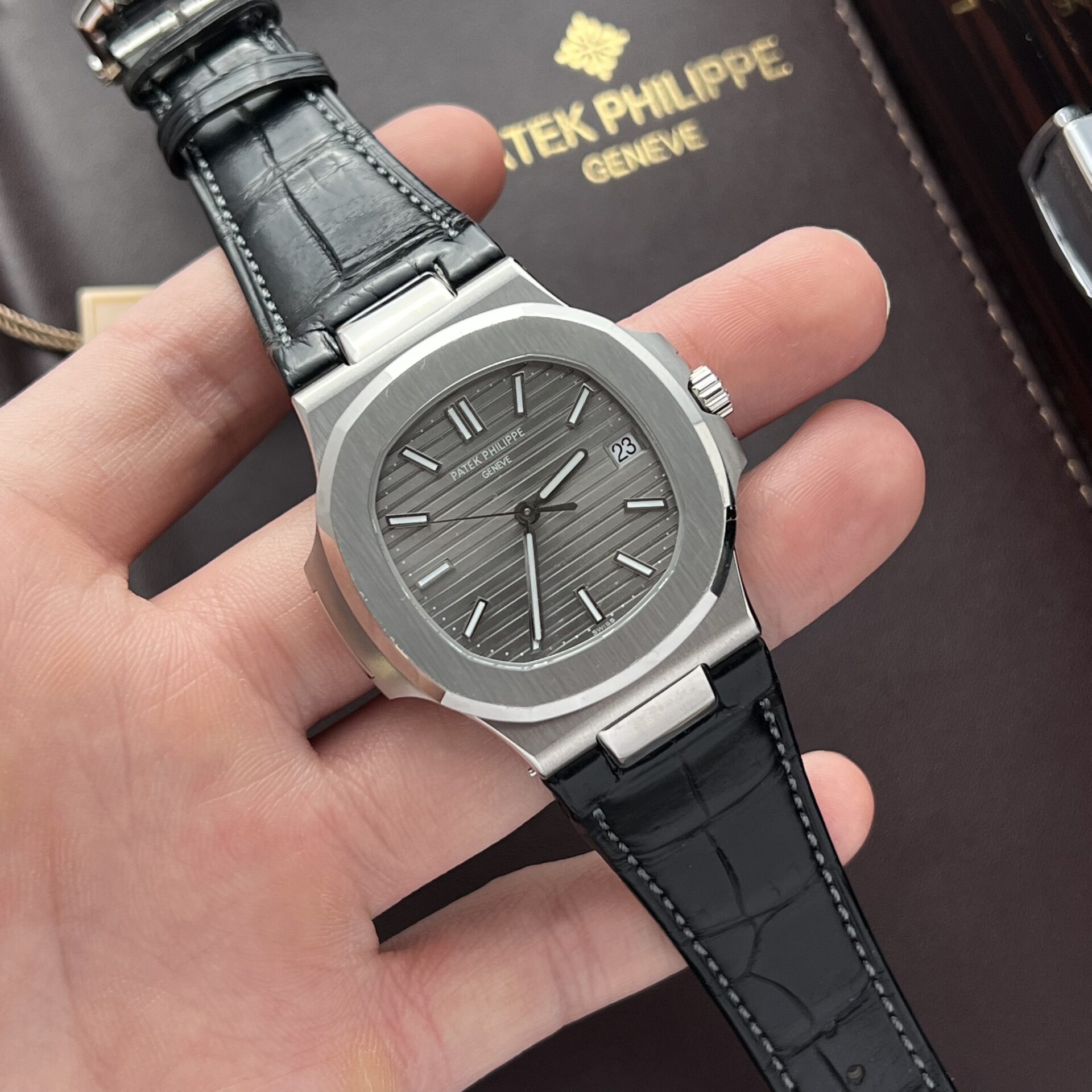 Patek Philippe Nautilus 5711 Replica Watch Gray Dial 3K 40mm - Elite Watch Atelier