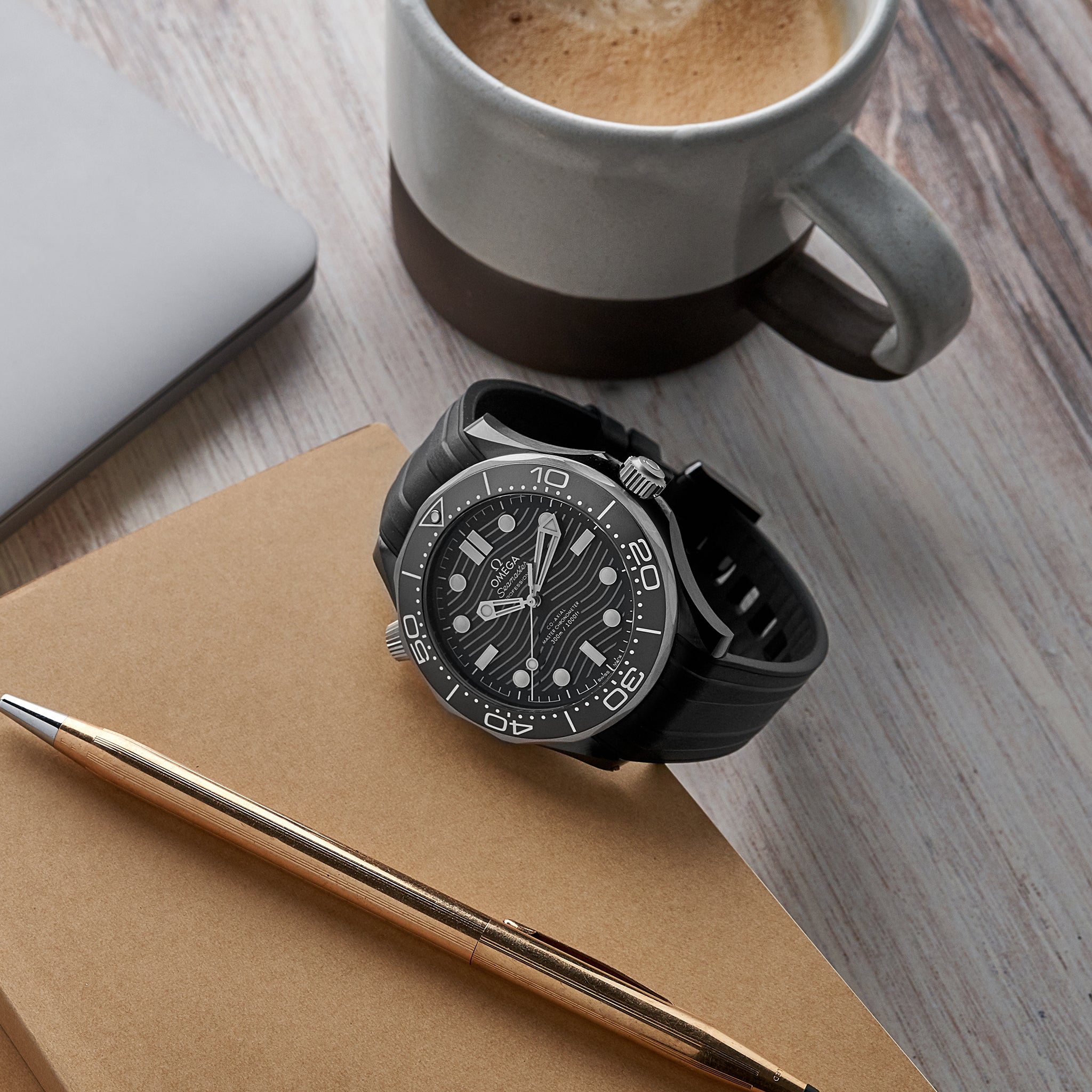 Seamaster Diver 300M Co-Axial Master Chronometer 43.5mm Black Ceramic On Rubber Strap(1:1 replica) - Top club