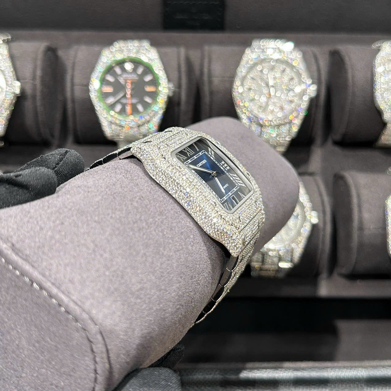 Cartier Santos Best Replica Watch With Full Natural Diamond VVS Blue Dial 39.8mm - Top club