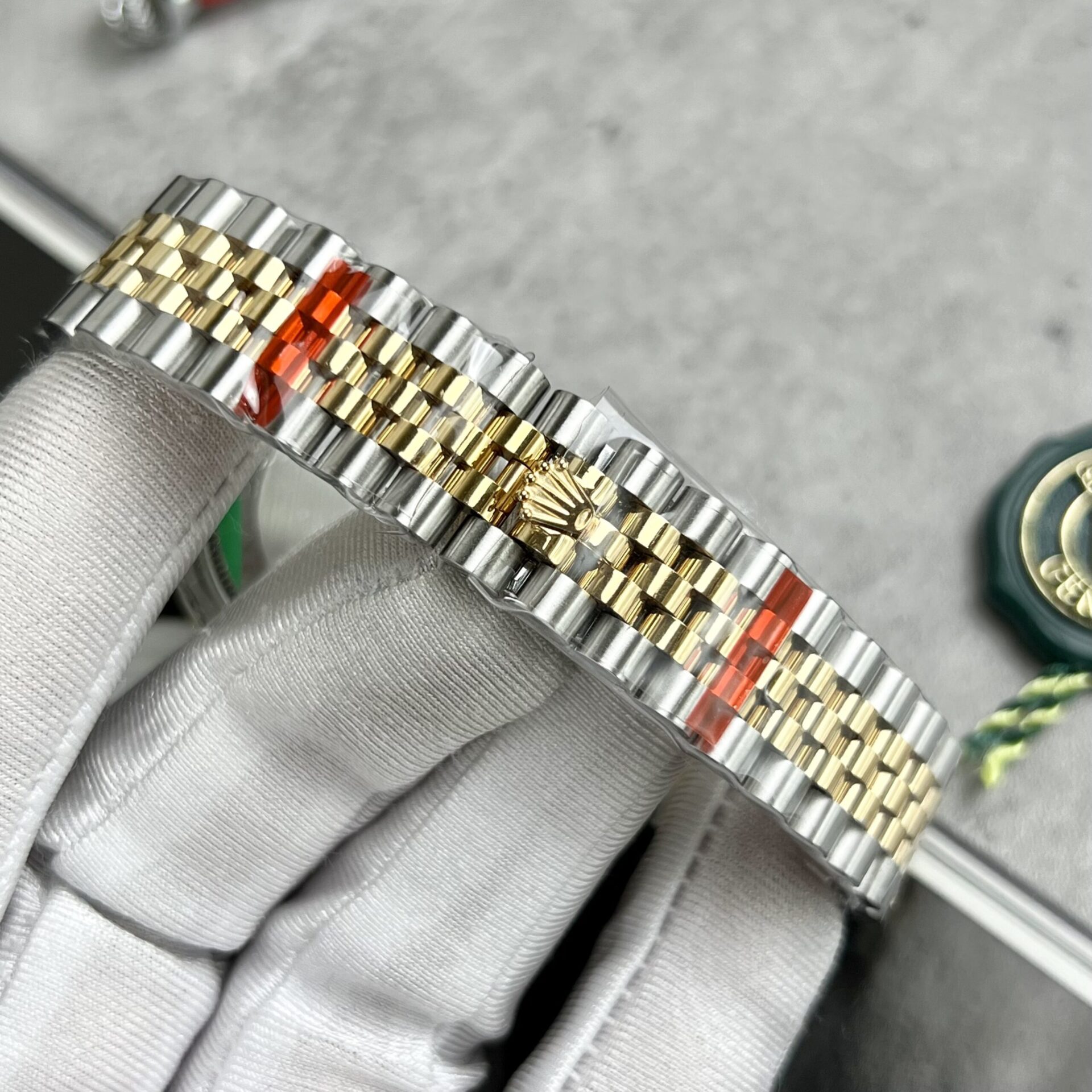 Rolex Best Replica Watch DateJust Mother of Pearl Dial Demi Gold Dial 31mm - Top club