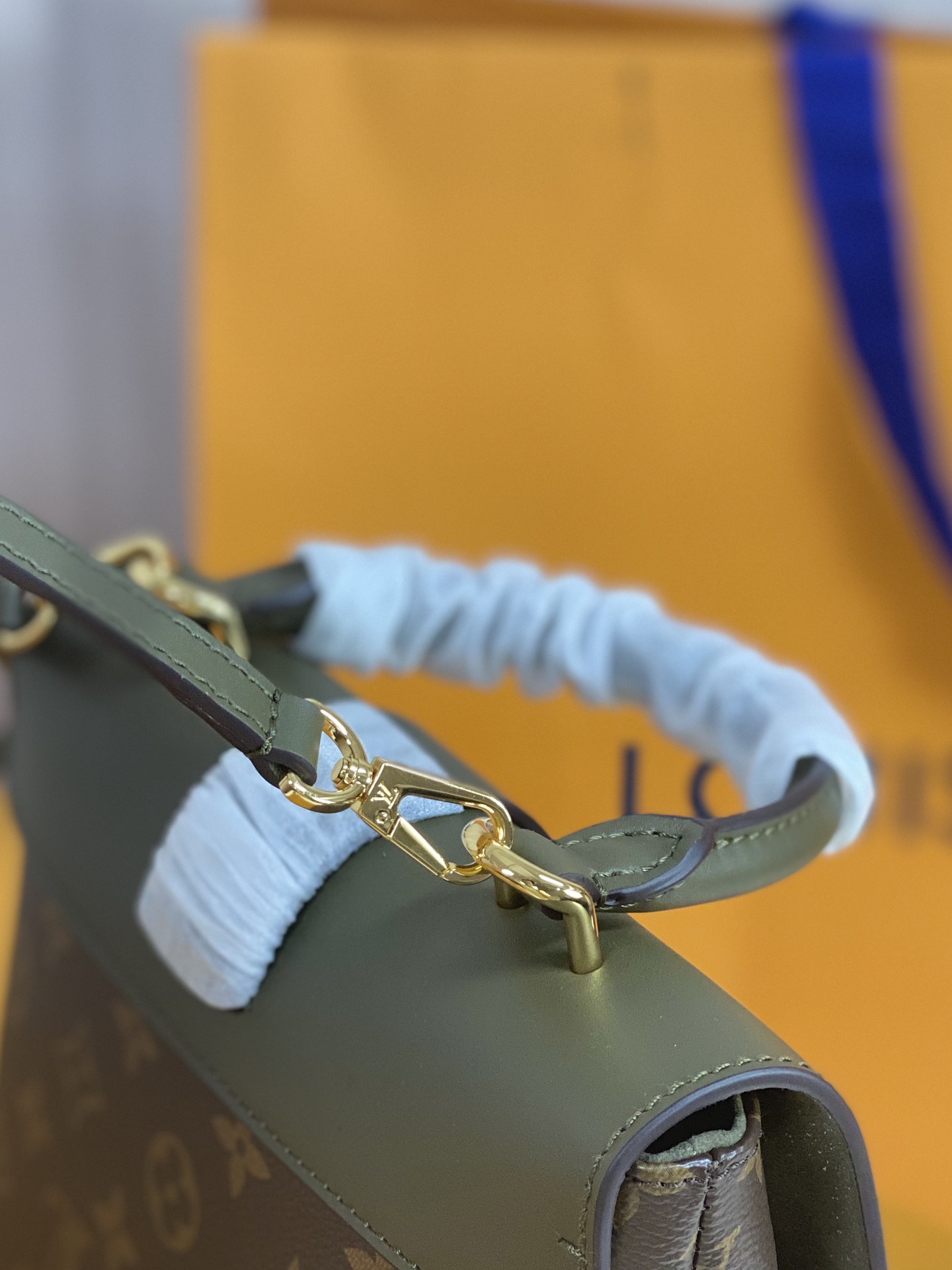 Louis Vuitton Locky BB M447971:1High-quality replica