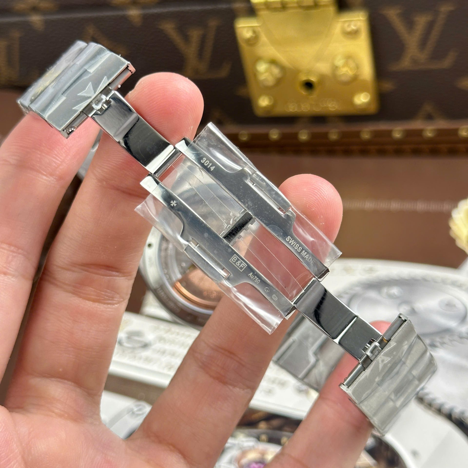 Vacheron Constantin Overseas Ultra-Thin 2000V Imitation Watches Gray Dial Metal Wire 8F Factory 40mm - Top club