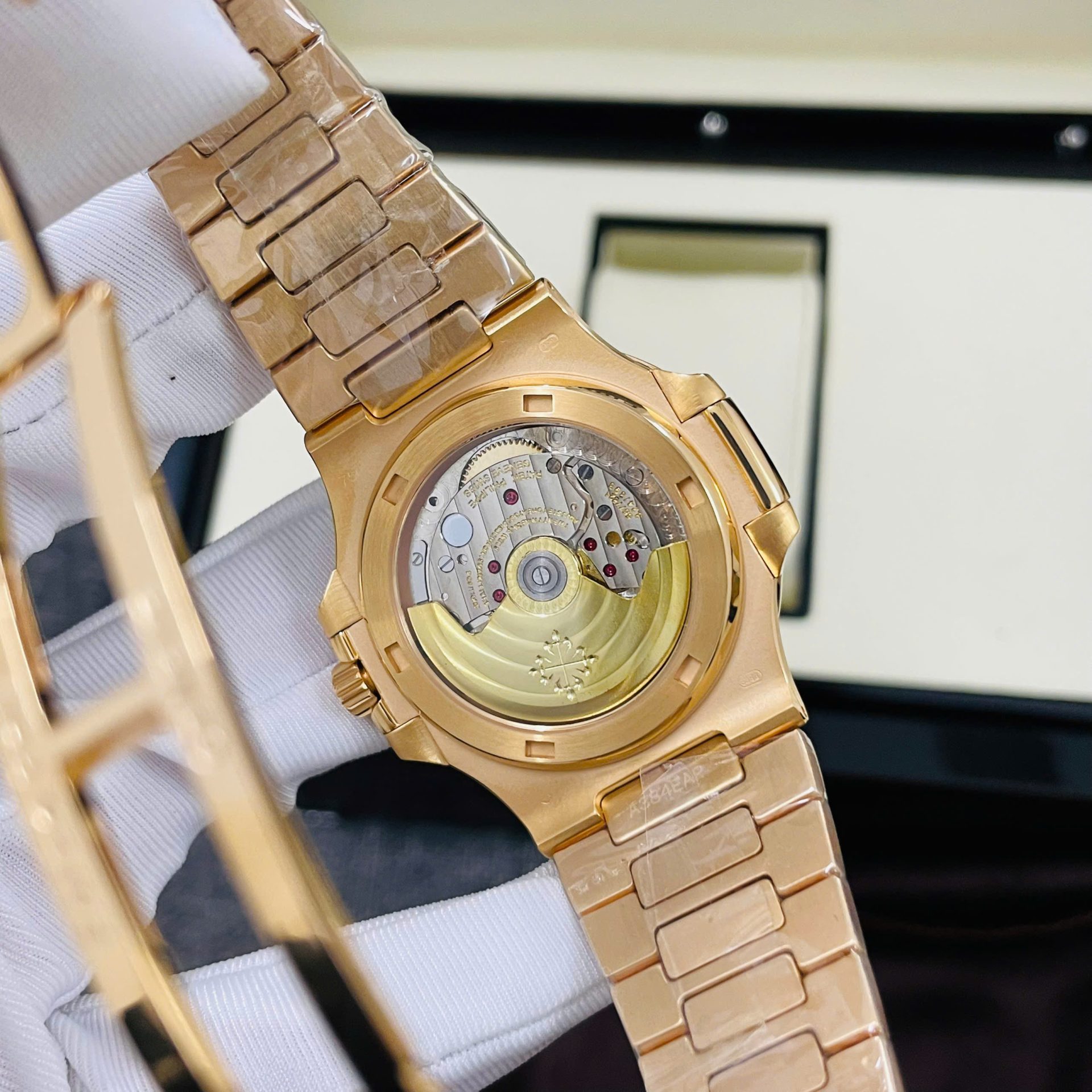 Patek Philippe Nautilus 5723 Copies Watch 18K Gold Wrapped + Synthetic Ruby 40mm - Top club