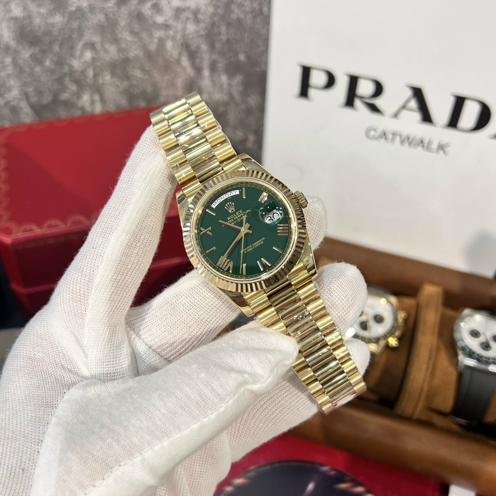 Rolex Replica 1:1 Watch Day-Date 228238 Green Dial Yellow Gold GM Factory V2 40mm - Elite Watch Atelier