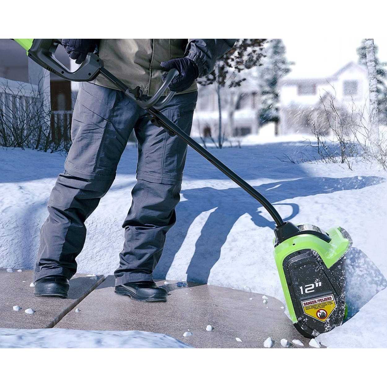 Greenworks 60V 12-in Cordless Brushless Snow Shovel - 2608602 - Image 3 Greenworks 60V 12-in Cordless Brushless Snow Shovel - 2608602 - Image 3