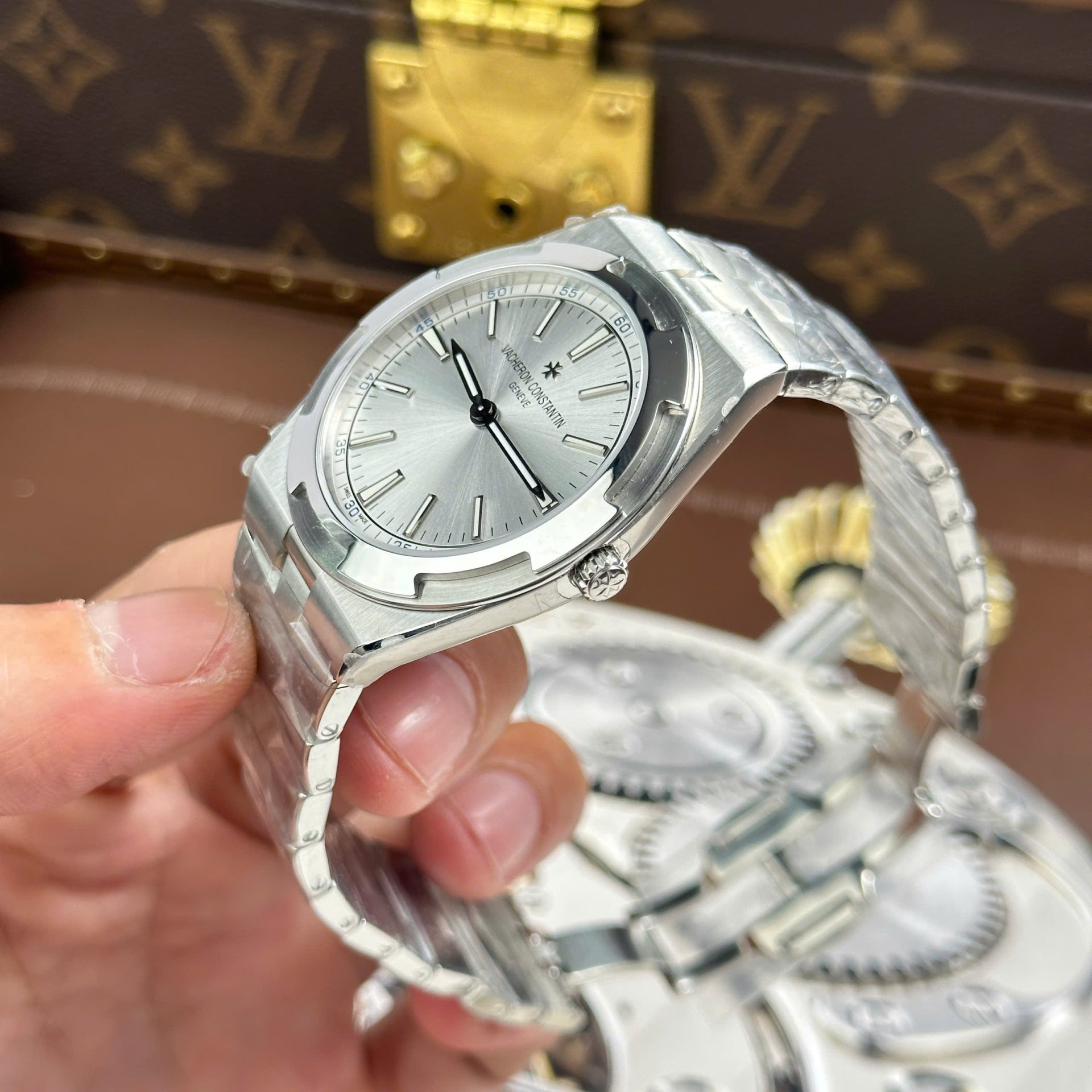 Vacheron Constantin Overseas Ultra-Thin 2000V Knock Off Watches White Dial Metal Wire 8F Factory 40mm - Top club
