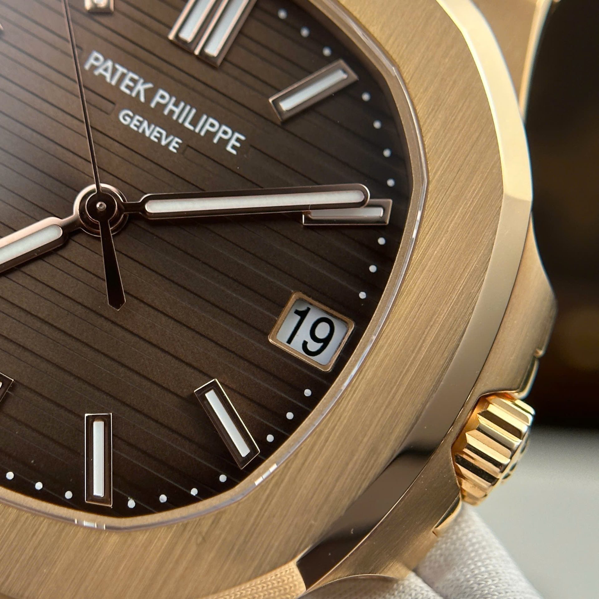 Patek Philippe Nautilus 5711 Refined Max Option 18K Gold Wrapped Chocolate Dial 40mm - Top club
