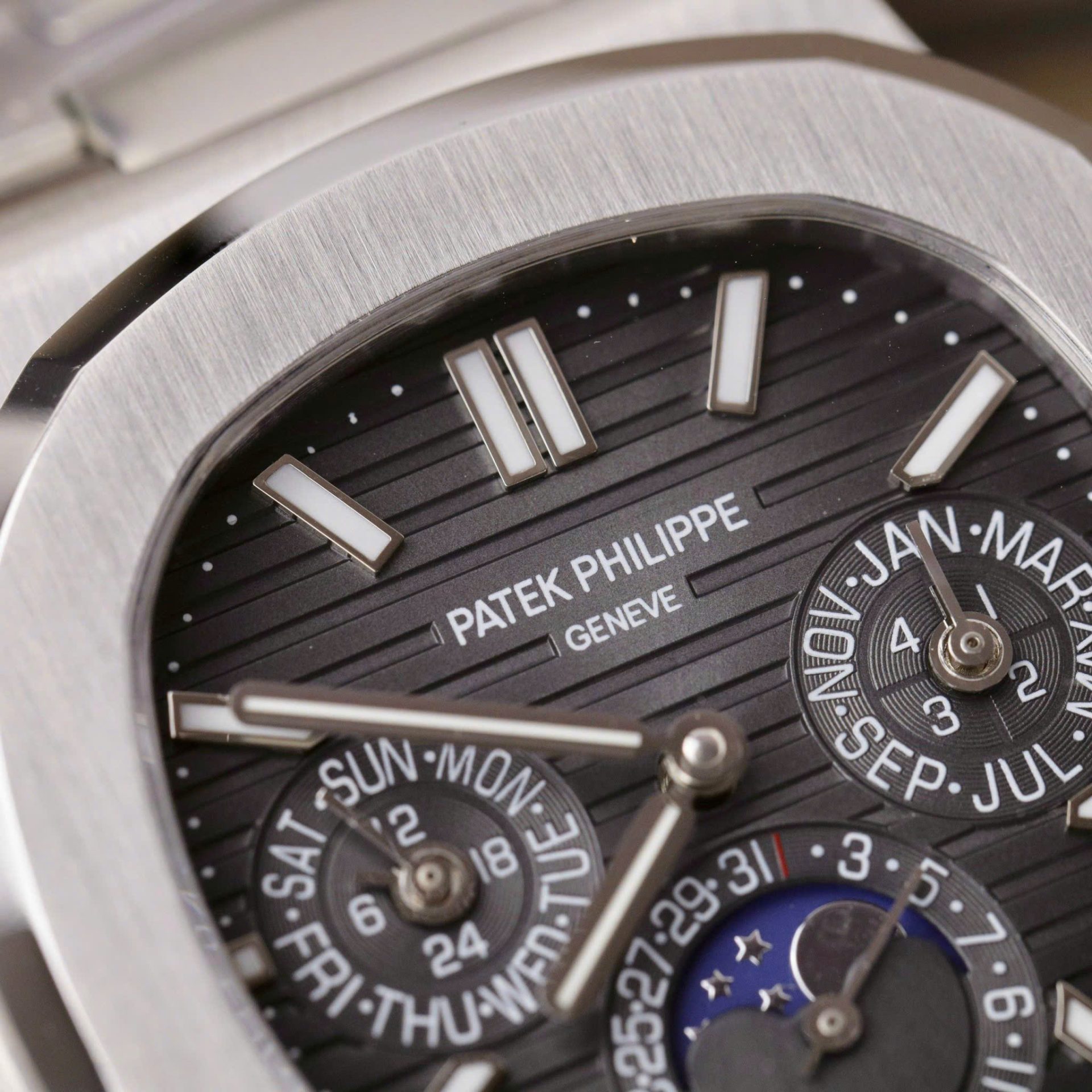 Patek Philippe Men Replica Watch Nautilus 5740 Gray Dial Metal Wire 40mm - Top club