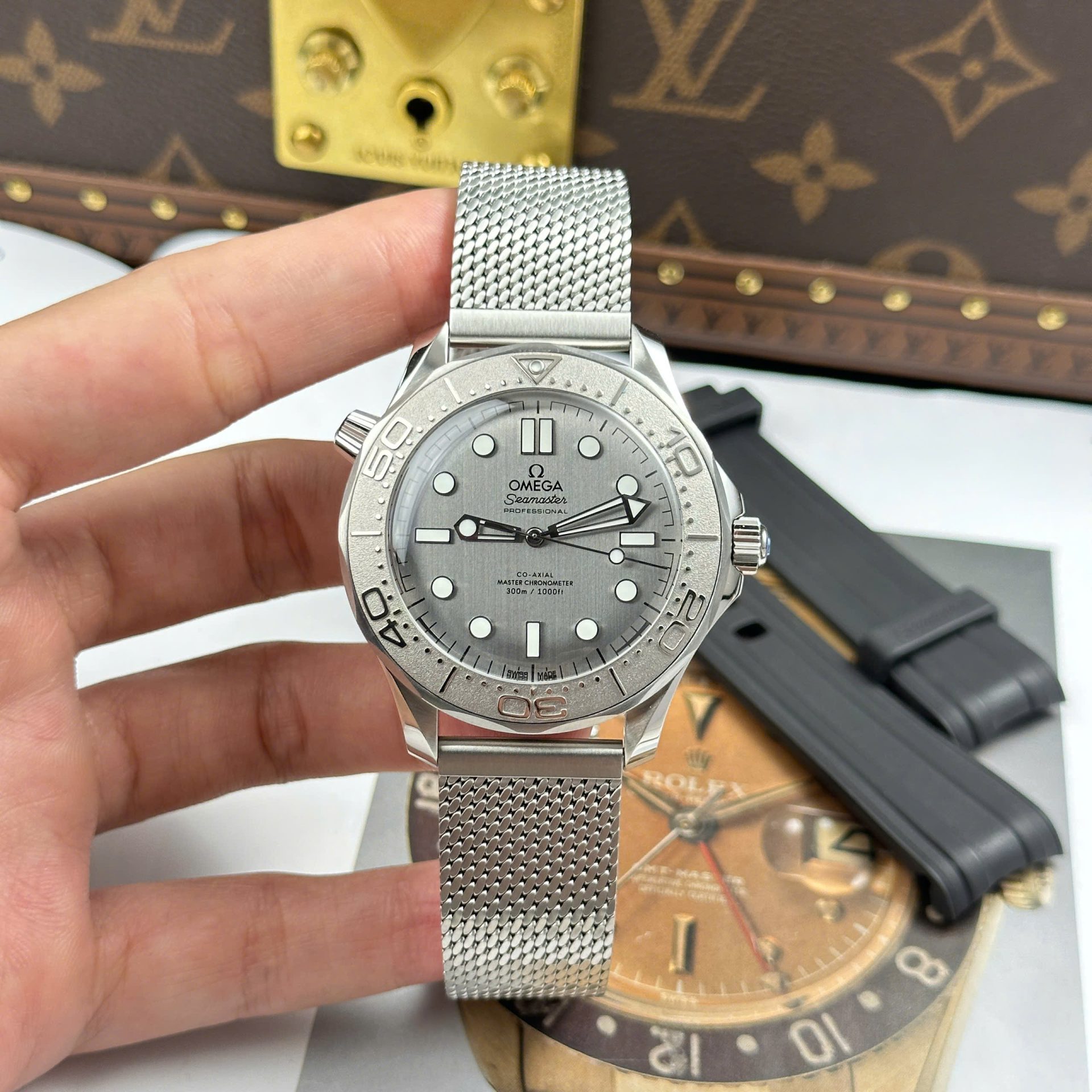 Omega Seamaster Diver 300m Replica Watch Gray Dial VS Factory 42mm - Elite Watch Atelier