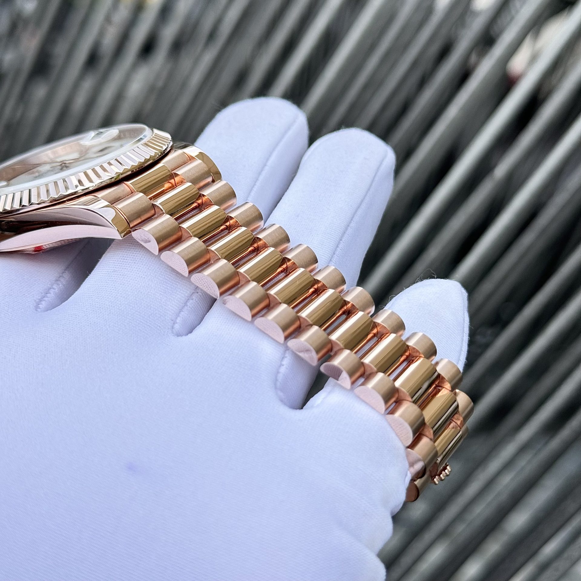 Rolex Best Fake Watch Day-Date Mother Of Pearl Dial Moissanite Gold Wrapped GM Factory 40mm - Top club
