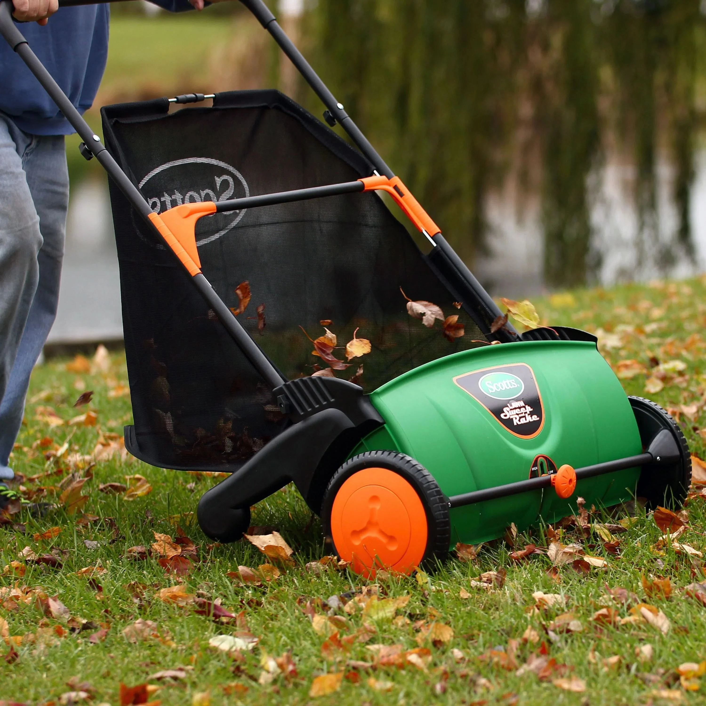 Scotts 26-Inch Push Lawn Sweeper - LSW70026S - Image 3 Scotts 26-Inch Push Lawn Sweeper - LSW70026S - Image 3