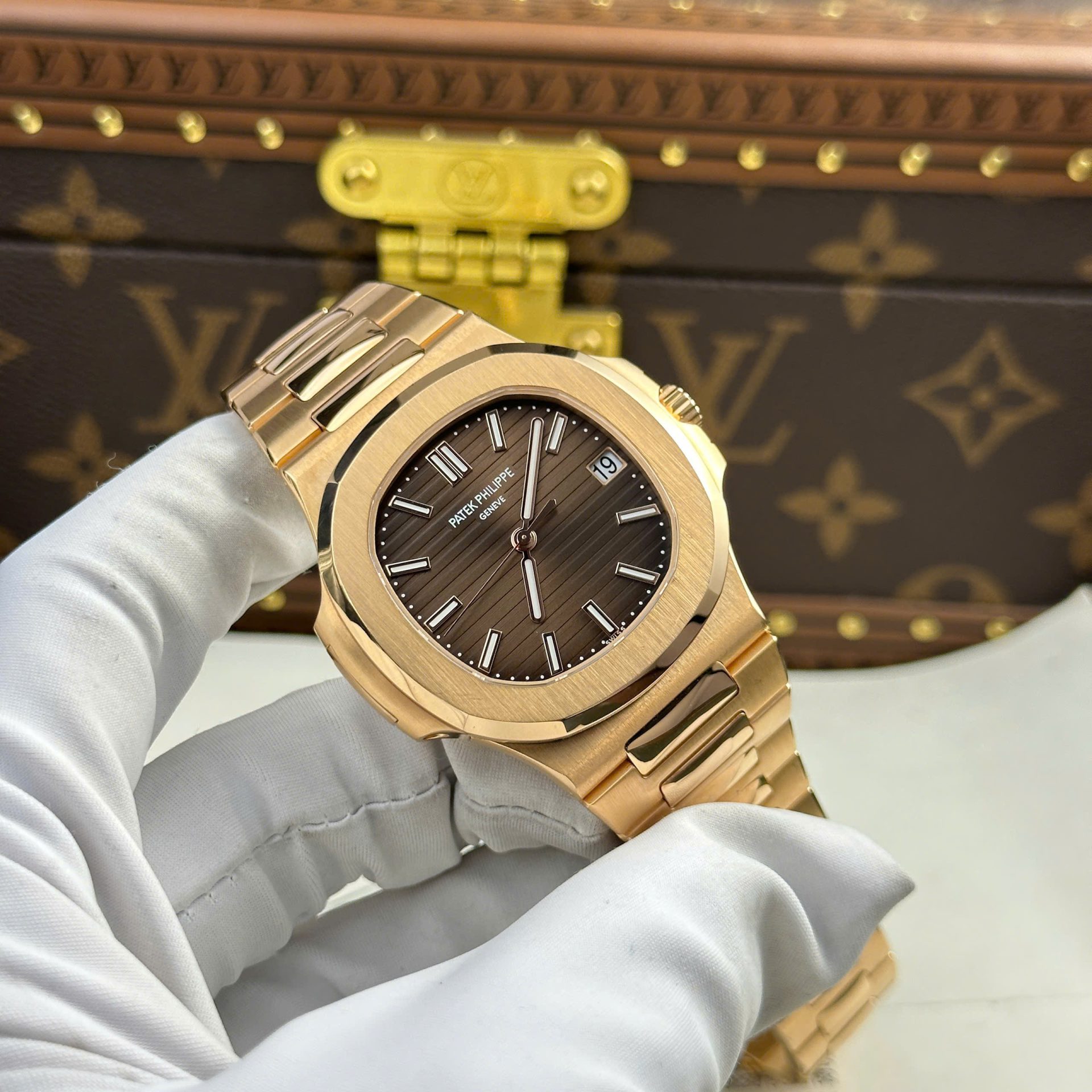 Patek Philippe Nautilus 5711 Refined Max Option 18K Gold Wrapped Chocolate Dial 40mm - Top club
