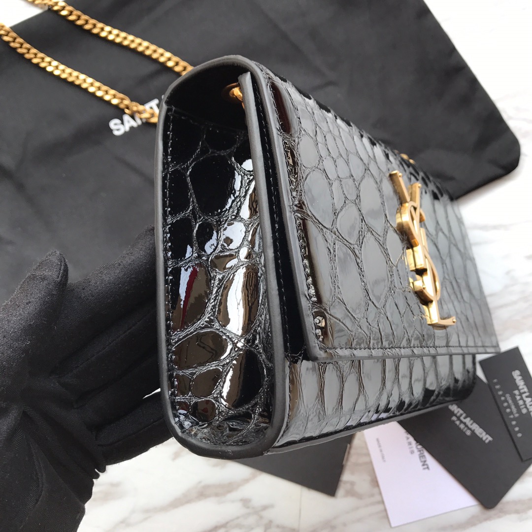 MONOGRAM CHAIN WALLET IN CROCODILE EMBOSSED SHINY LEATHER1:1High-quality replica