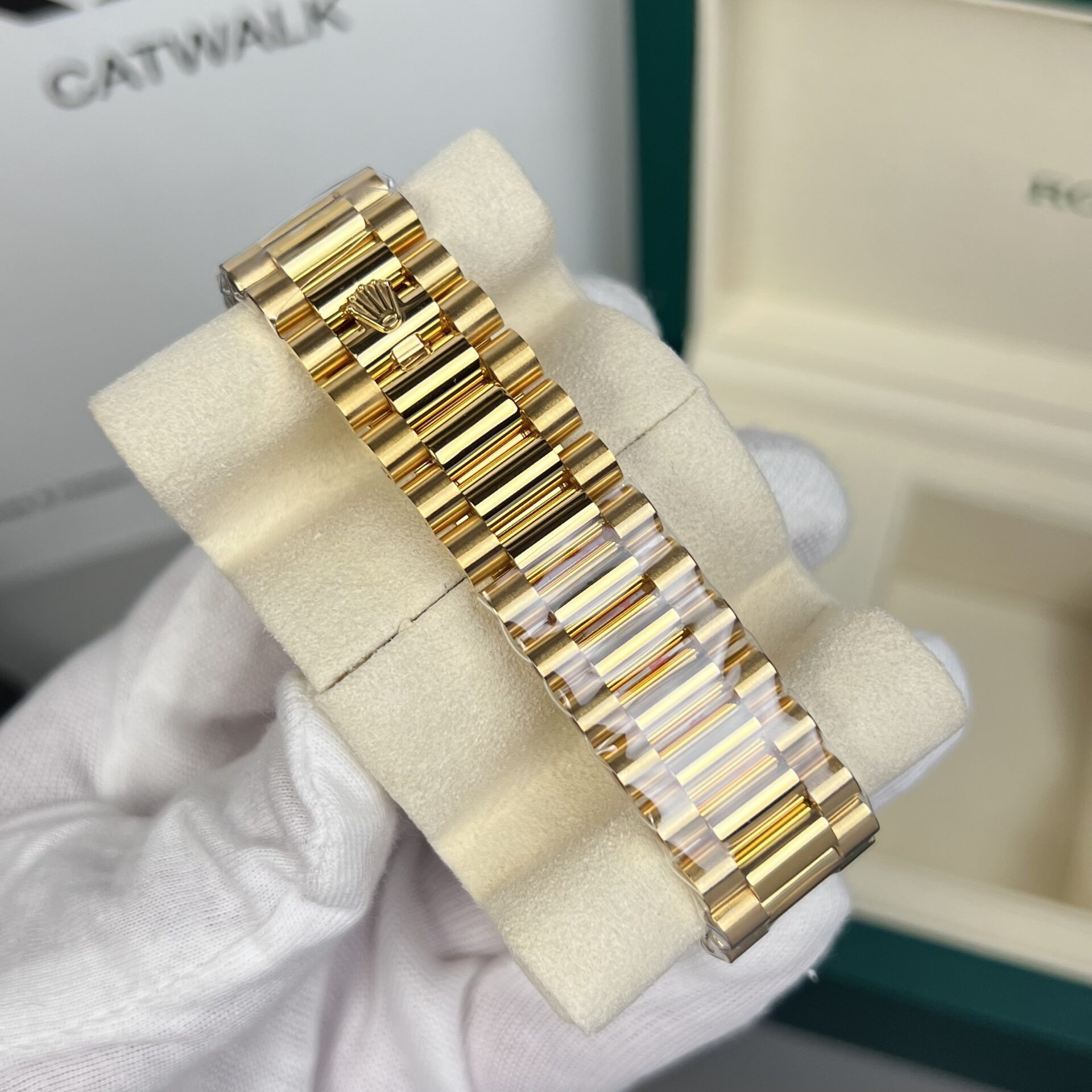 Rolex Day-Date Replica Watch 18K Gold Wrapped Black Dial With Diamond Bezel GM V2 40mm - Elite Watch Atelier