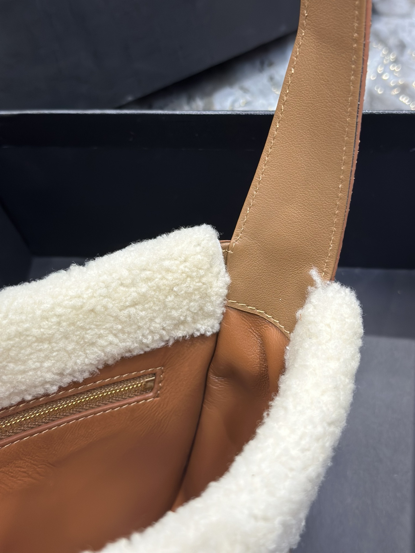 LE 5 À 7 HOBO BAG IN LIZARD SHINY LEATHER1:1High-quality replica