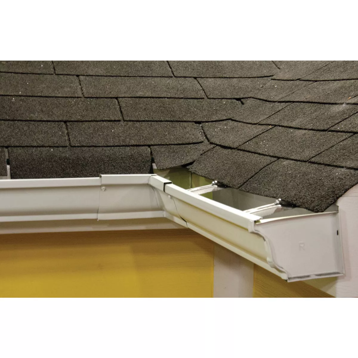 Spectra Metals 5 In. x 10 Ft. K-Style White 0.019 Aluminum Gutter