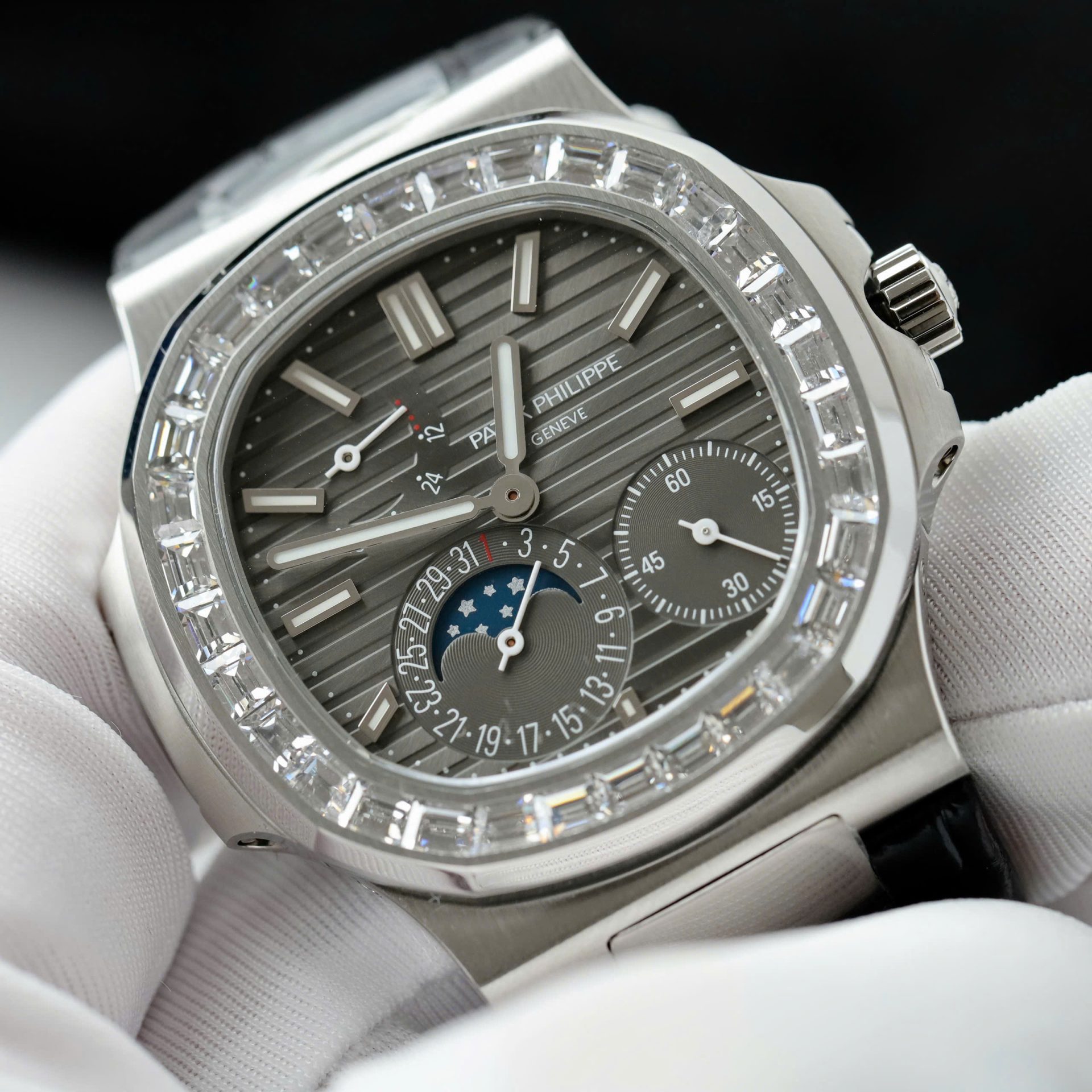 Patek Philippe Nautilus 5724R Replica Watches Gray Dial Full Function PPF FActory 40mm - Top club