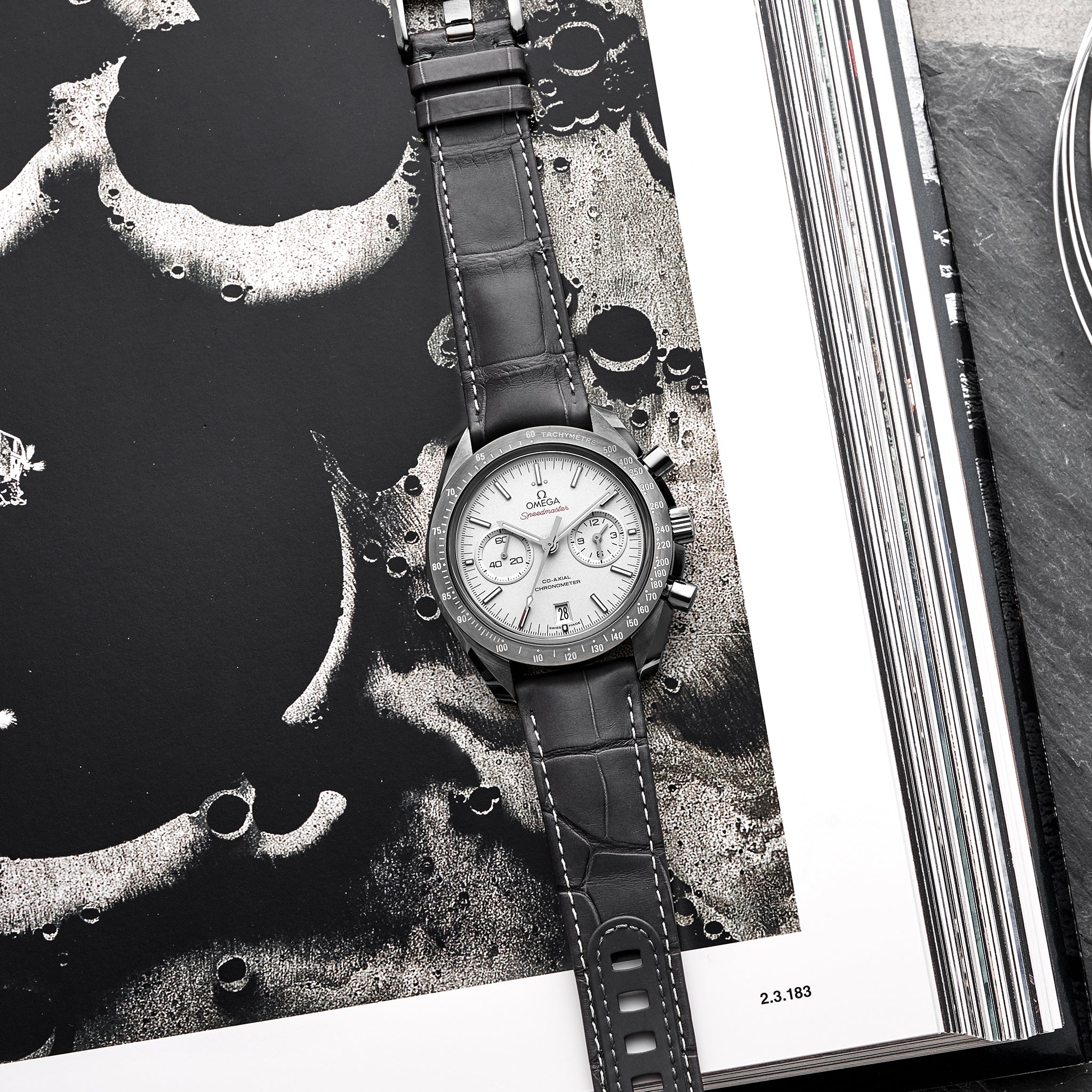 Speedmaster Moonwatch Co-Axial Chronograph 44.25mm 'Grey Side Of The Moon'(1:1 replica) - Top club