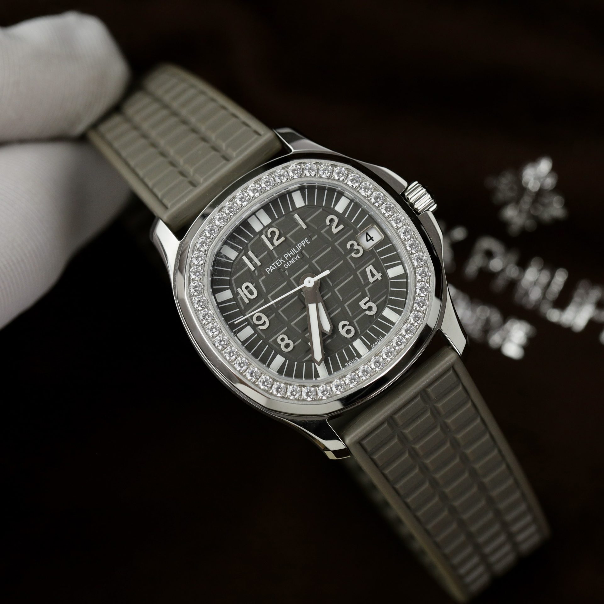 Patek Philippe Replica Watch Aquanaut 5067 Gray Dial Rubber Strap 35.6mm - Elite Watch Atelier