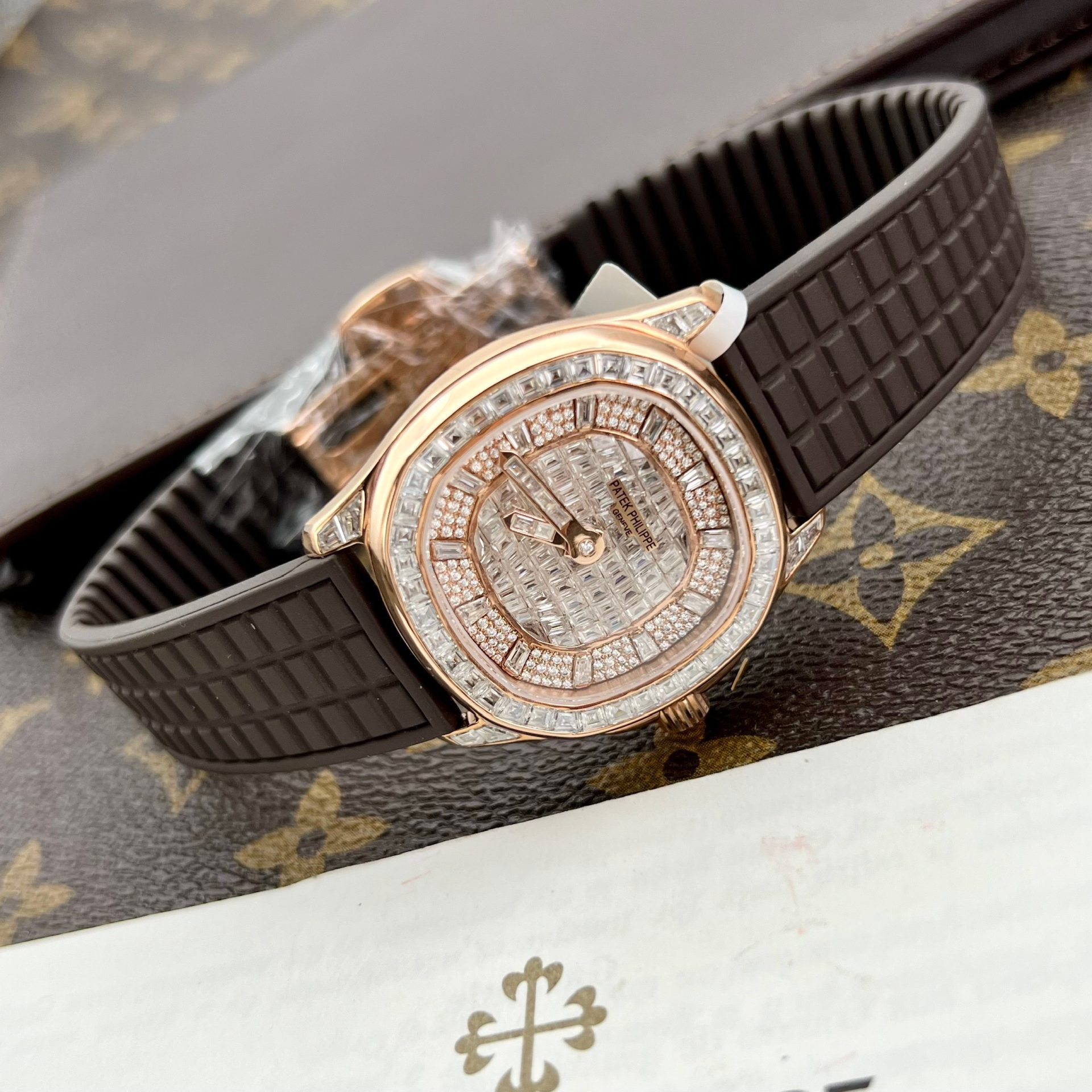 Patek Philippe Replica 1:1 Watch Aquanaut 5062 Gold Wrapped Moissanite Diamond 35.6mm - Top club