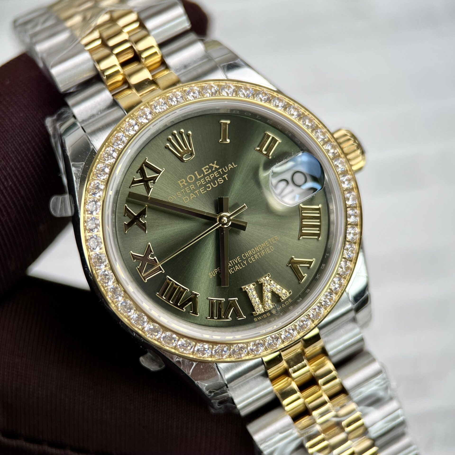 Rolex DateJust Women s Replica 1:1 Watch With Stone Bezel 31mm - Elite Watch Atelier