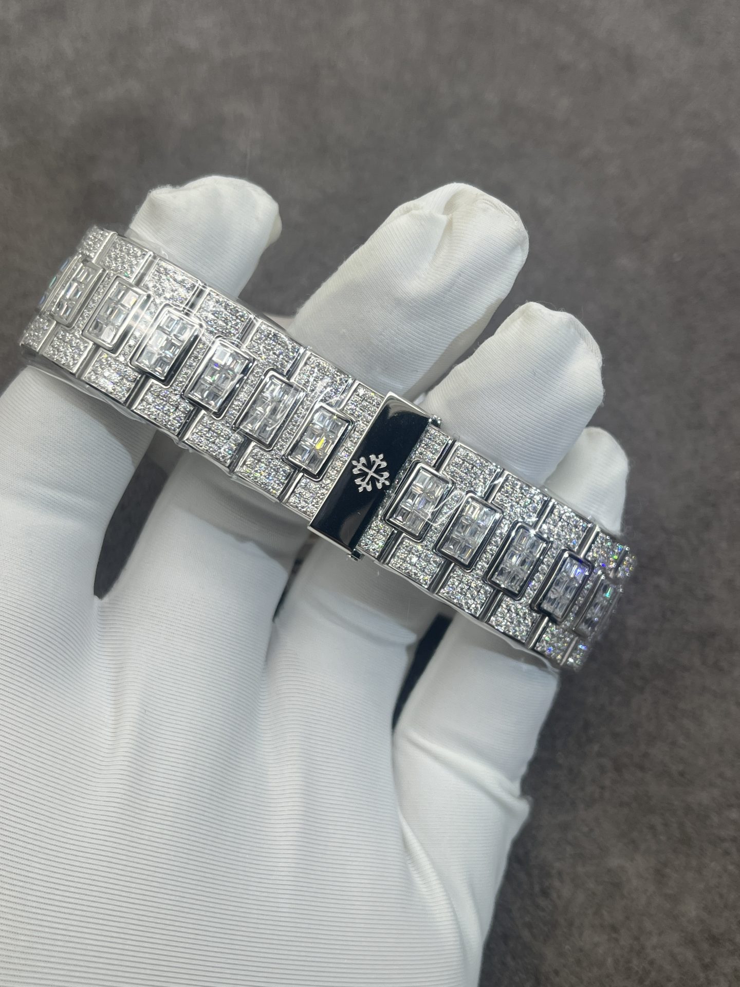 Patek Philippe Best Replica Watch Nautilus 5719 Custom CVD Diamond And White Gold 40mm - Top club