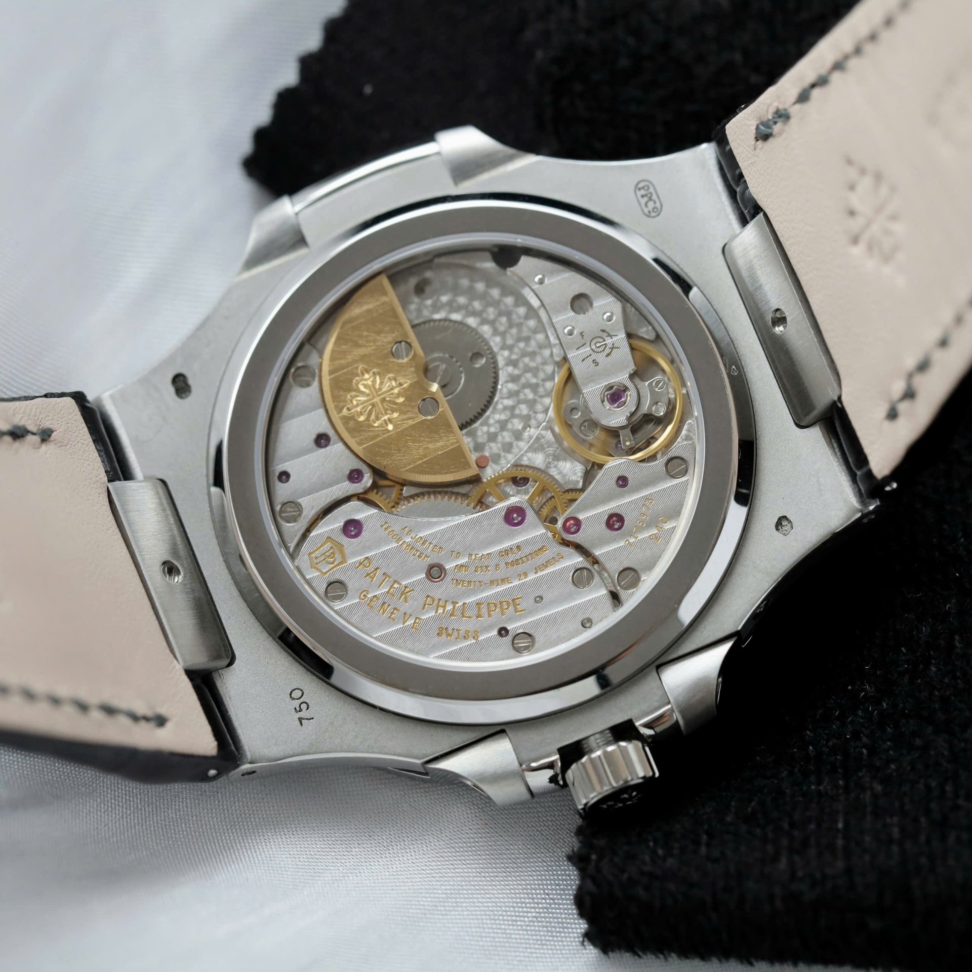 Patek Philippe Nautilus 5724R Replica Watches Gray Dial Full Function PPF FActory 40mm - Top club