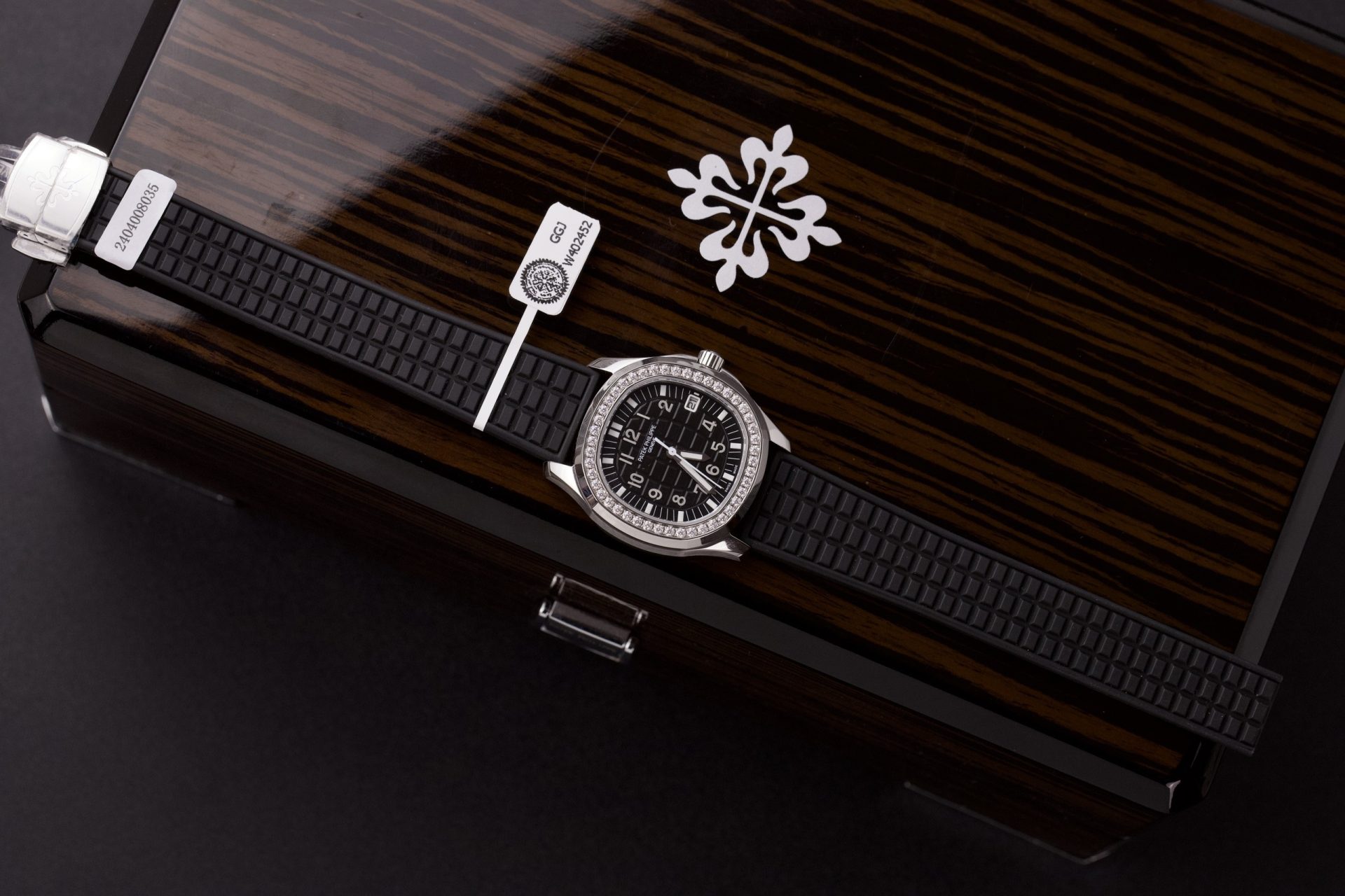 Patek Philippe Rep 11 Watch Aquanaut 5067 Diamonds benzene moissanite Black Dial 35.6 mm - Elite Watch Atelier