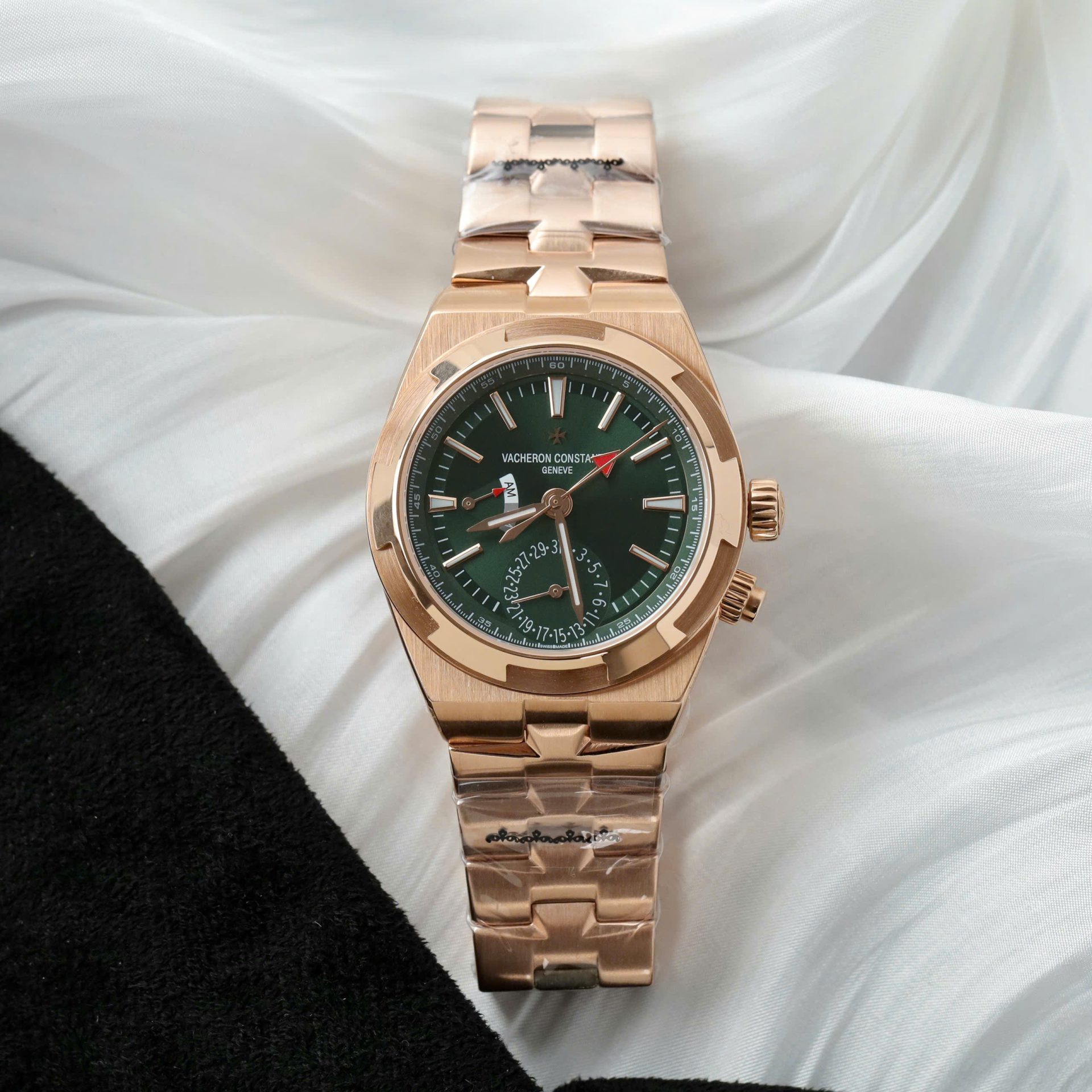 Vacheron Constantin Overseas Dual Time 7920V Replica Watch Dial Green 41mm - Top club