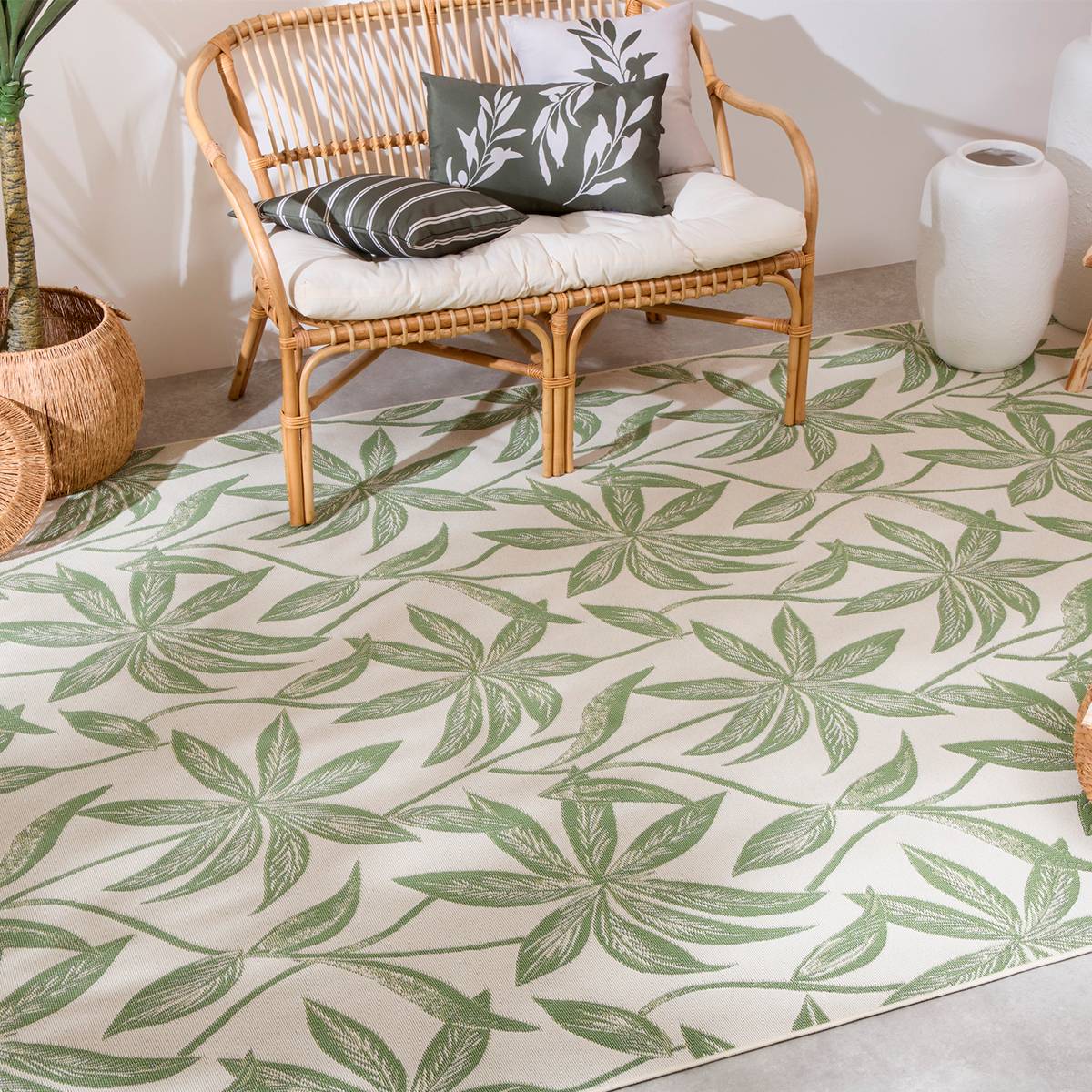 Green Outdoor Rug 300x200 cm
