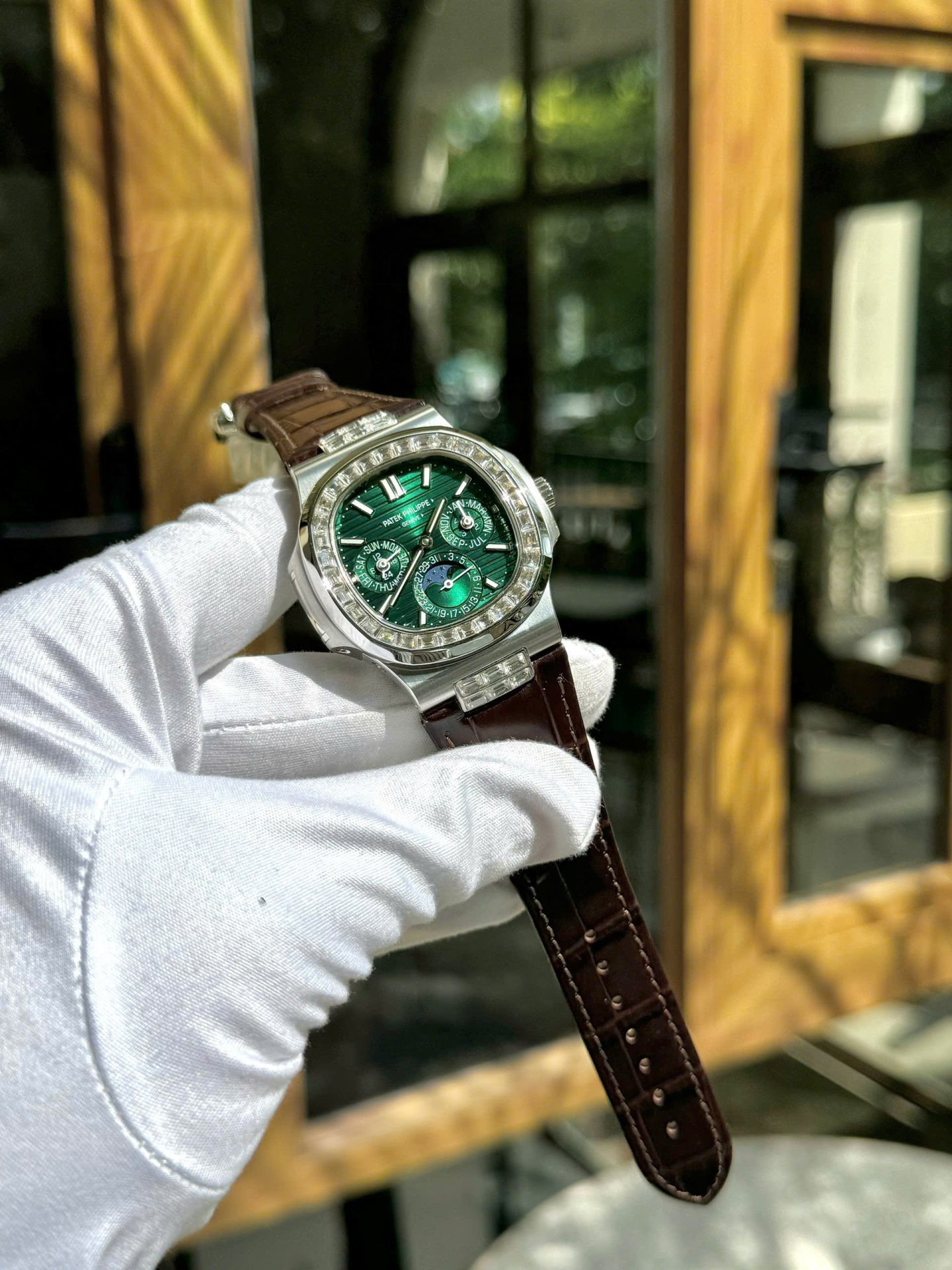Patek Philippe High End Watch Replicas Nautilus 5740G Diamond   Green Dial Best Quality 40mm - Elite Watch Atelier