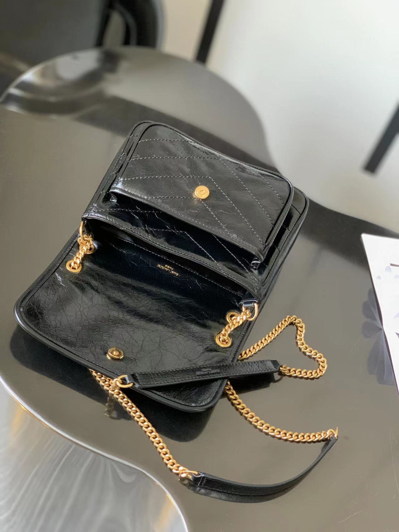 NIKI MEDIUM CHAIN BAG IN CRINKLED VINTAGE LEATHER1:1High-quality replica