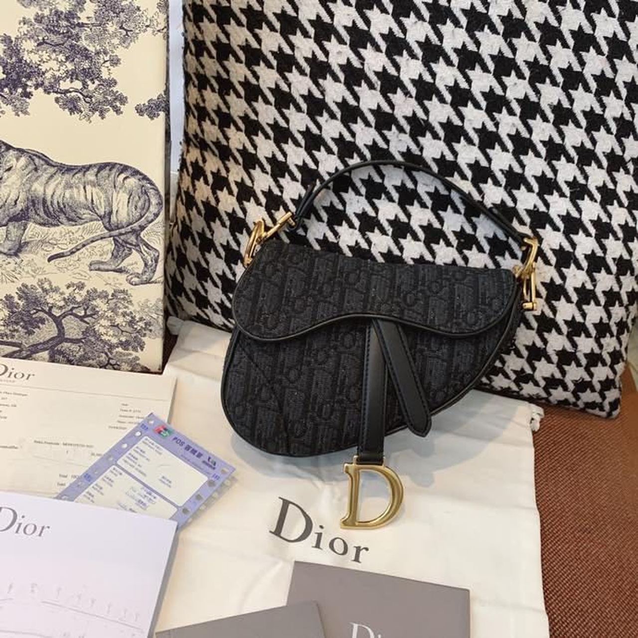 Christian Dior Saddle Bag Black Oblique Embroidered Canvas Gold Toned Hardware For Women 19.5cm/7.6in CD1:1High-quality replica