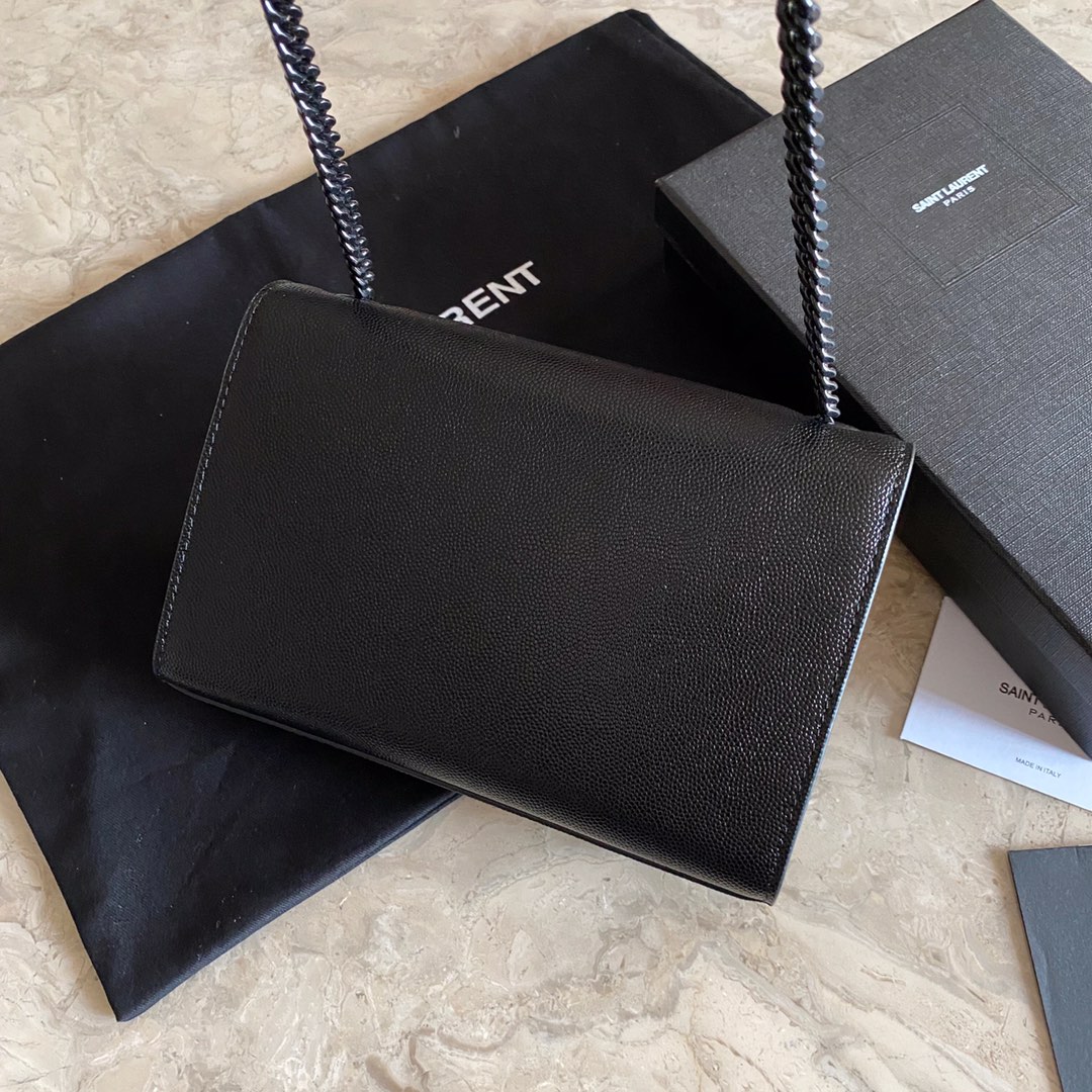 MONOGRAM CHAIN WALLET IN CROCODILE EMBOSSED SHINY LEATHER1:1High-quality replica