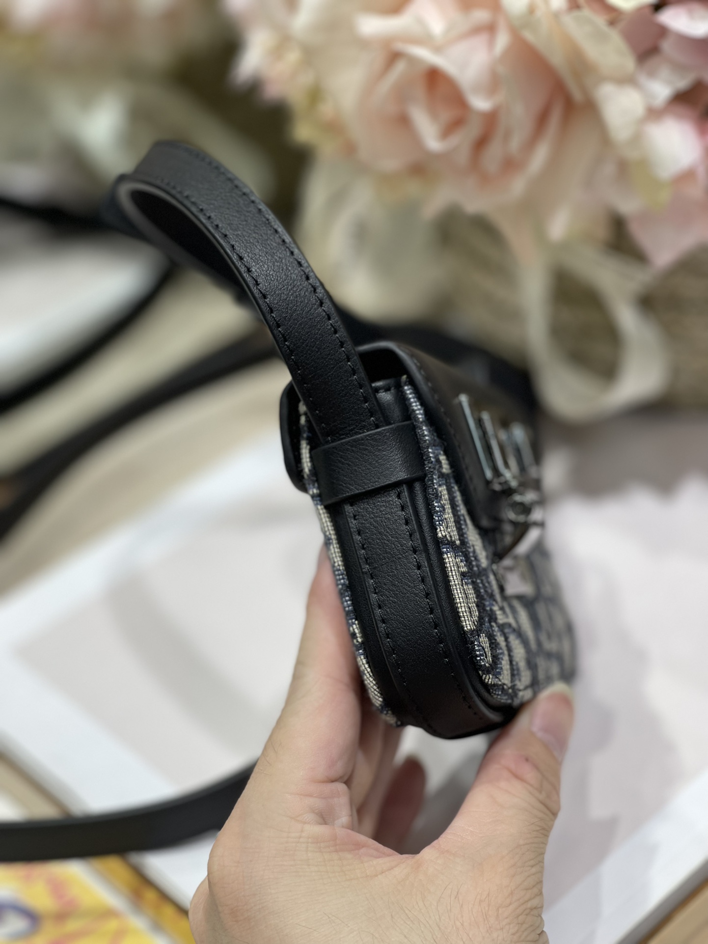 Lock Messenger Pouch Black/Beige For Women 4.5in/11cm1:1High-quality replica