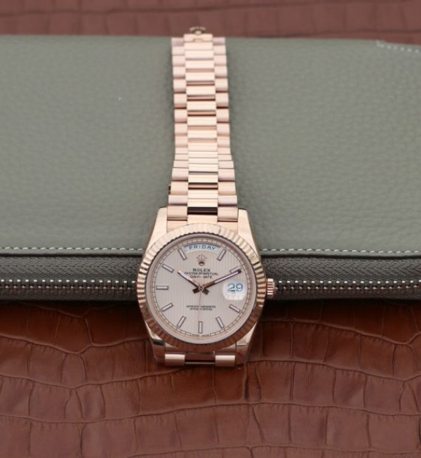 Replica Rolex Day-Date 40mm 228235 RG Noob RG Textured Dial RG Bracelet A3255 - Top club