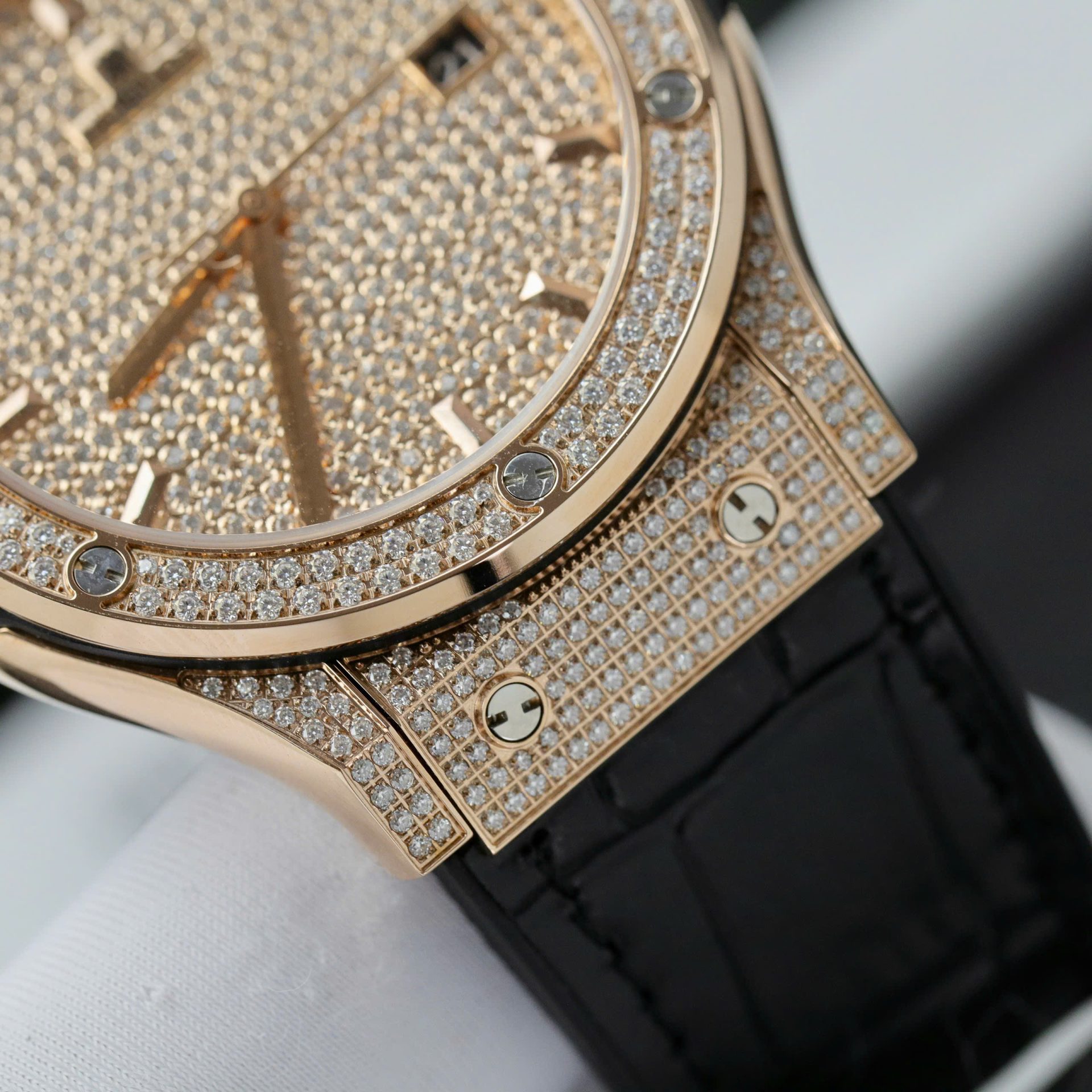 Hublot Classic Fussion King Gold Best Replica Watches Custom Full Moissanite Diamonds 42mm - Top club