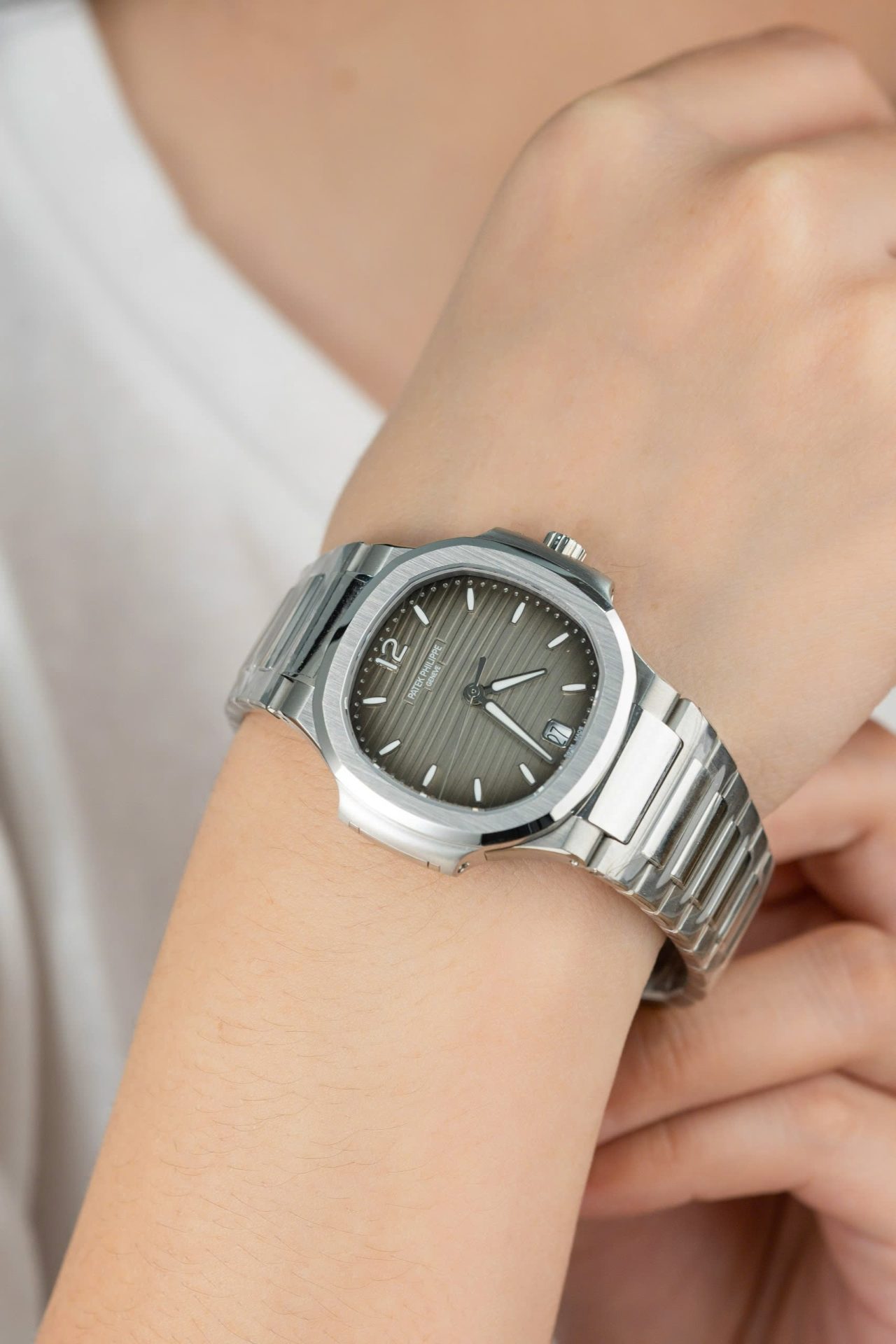 Patek Philippe Nautilus 7118 Replica Watch Grey Dial 3K Factory 35.2mm - Top club