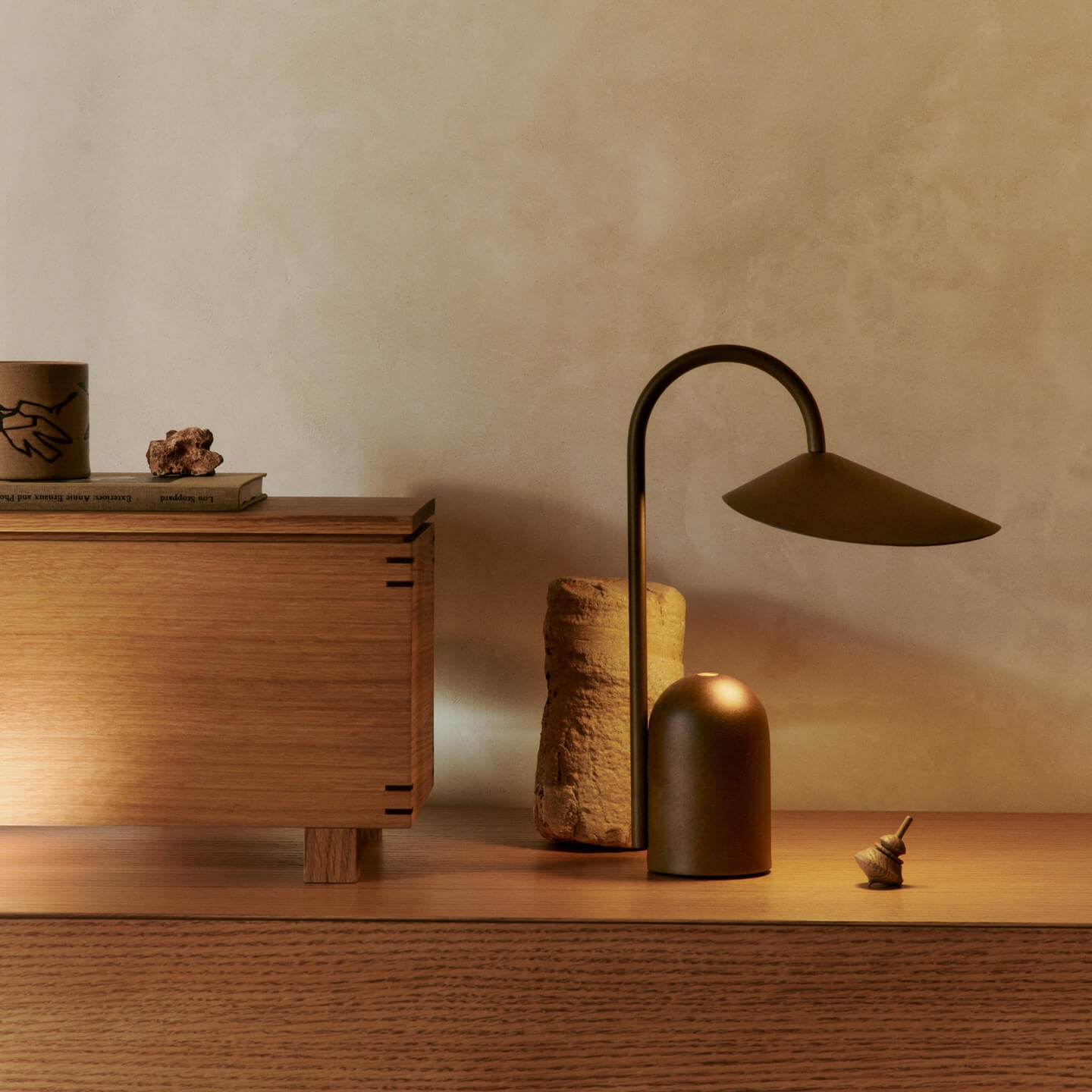 Ferm Living Arum Oplaadbare Tafellamp - Dark Chocolate