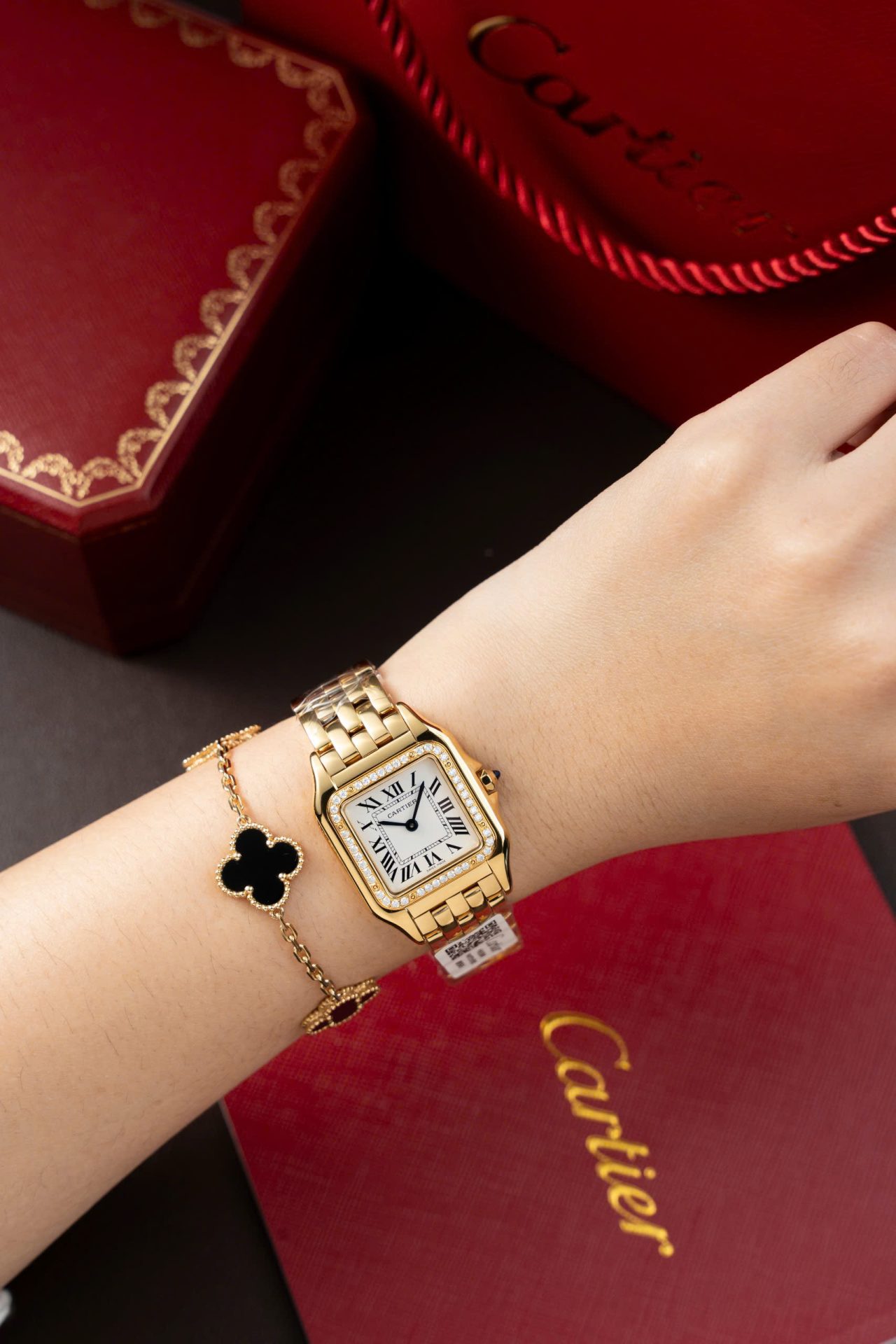 Cartier Panthere WJPN0015 White Dial Replica Watch Bezel Diamonds Moissanite 27x37mm - Top club