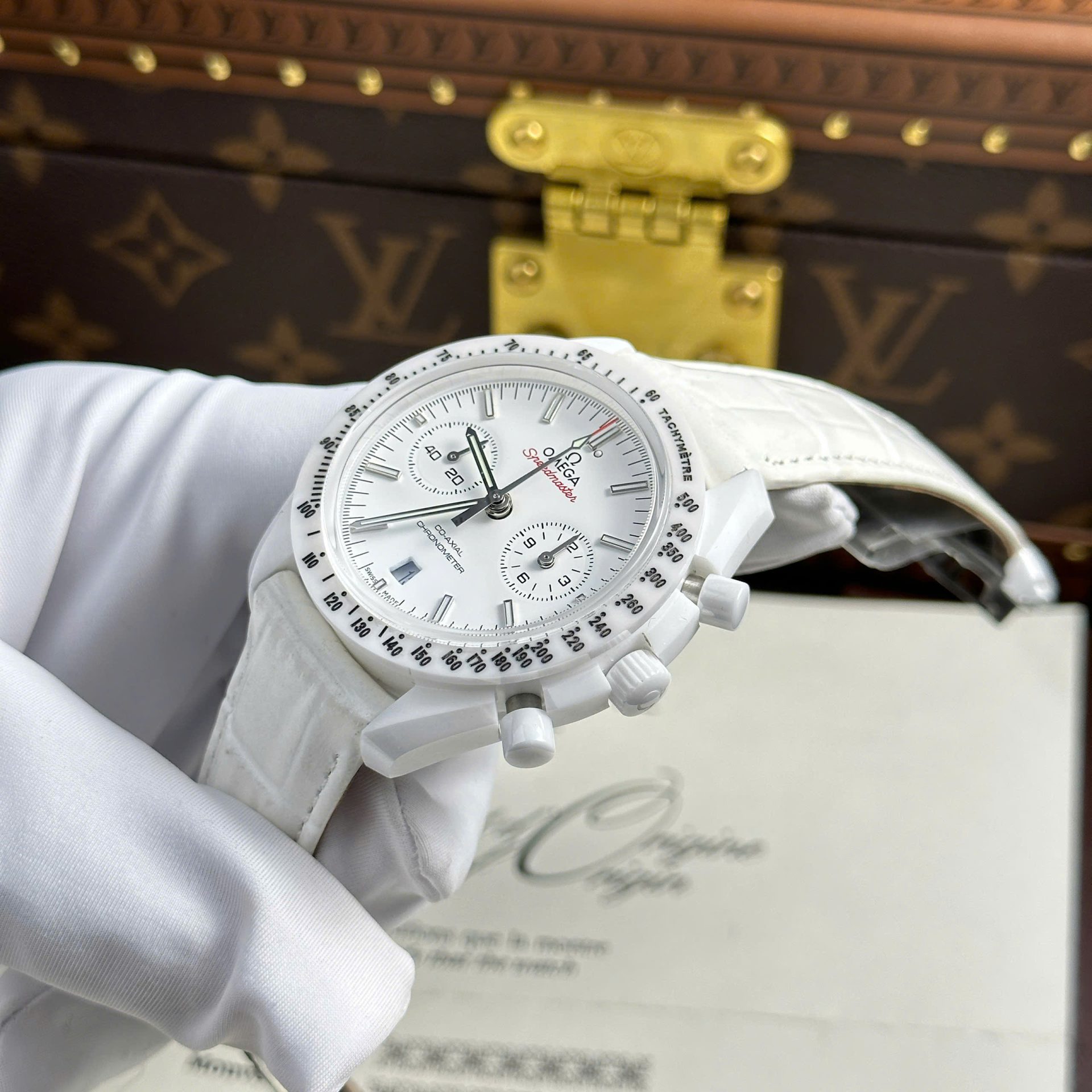 Omega Speedmaster White Side of The Moon White Ceramic Best Replica Watch 44mm - Top club
